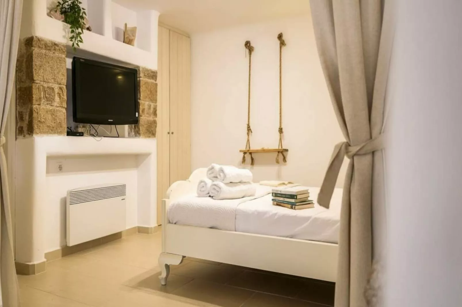 Ortus_Ivory_vacay - Schlafzimmer