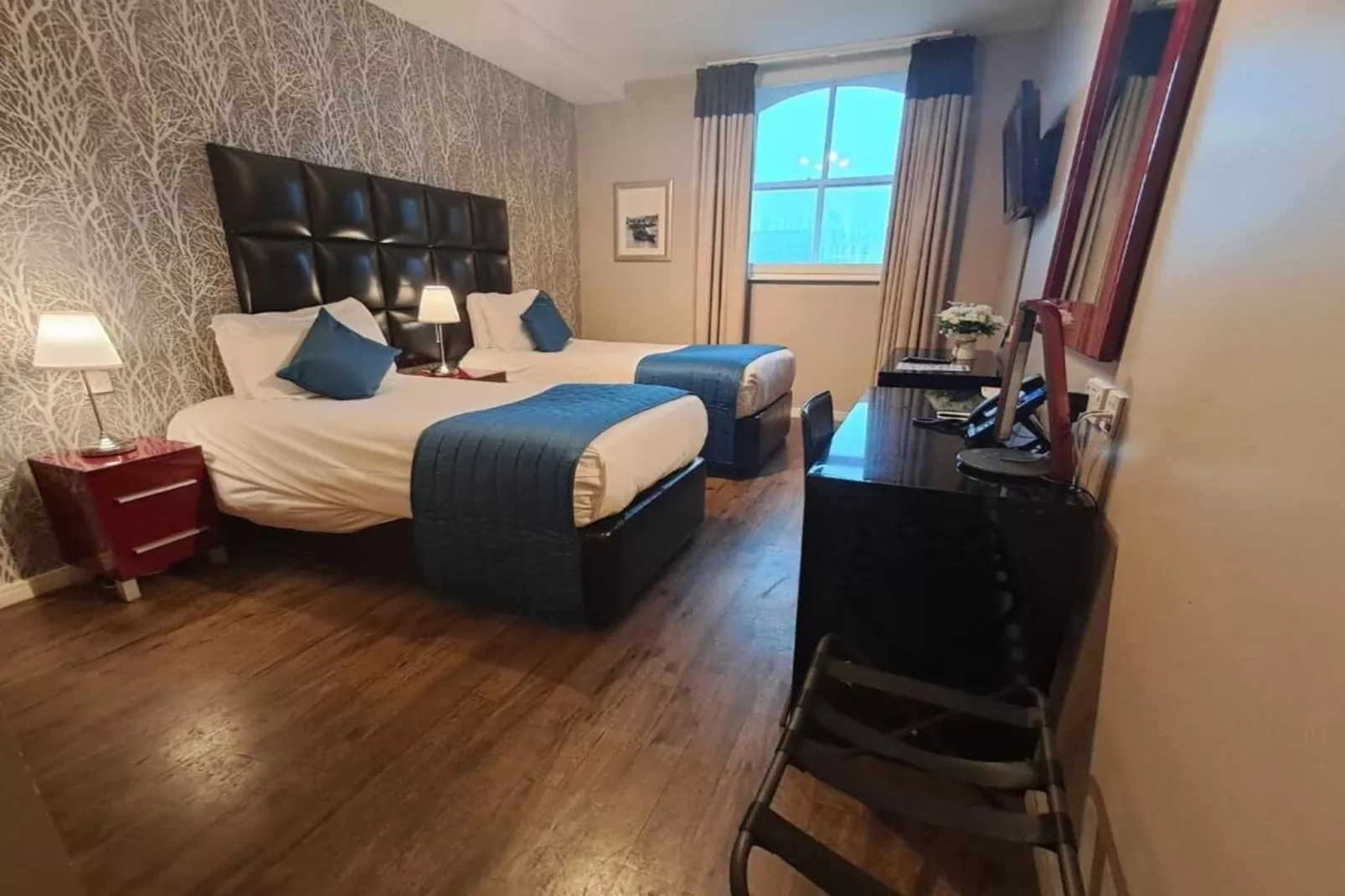 Standard Twin Room - Schlafzimmer