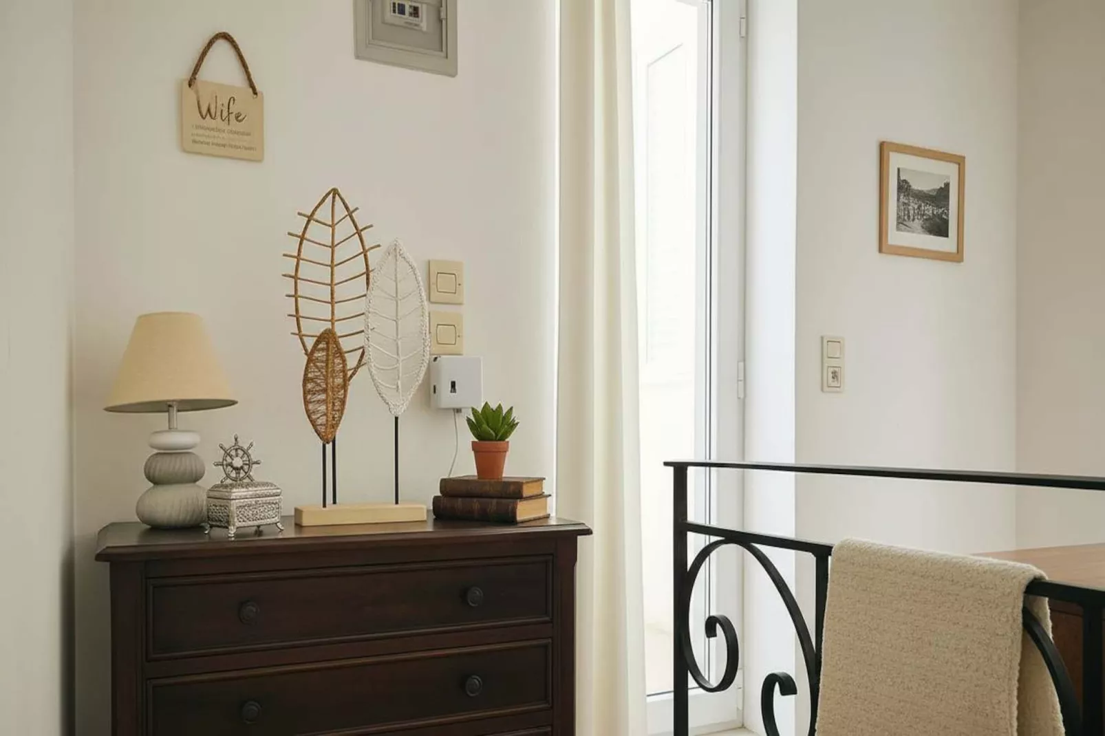 Picturesque Paros White House with Balcony Views - Landing