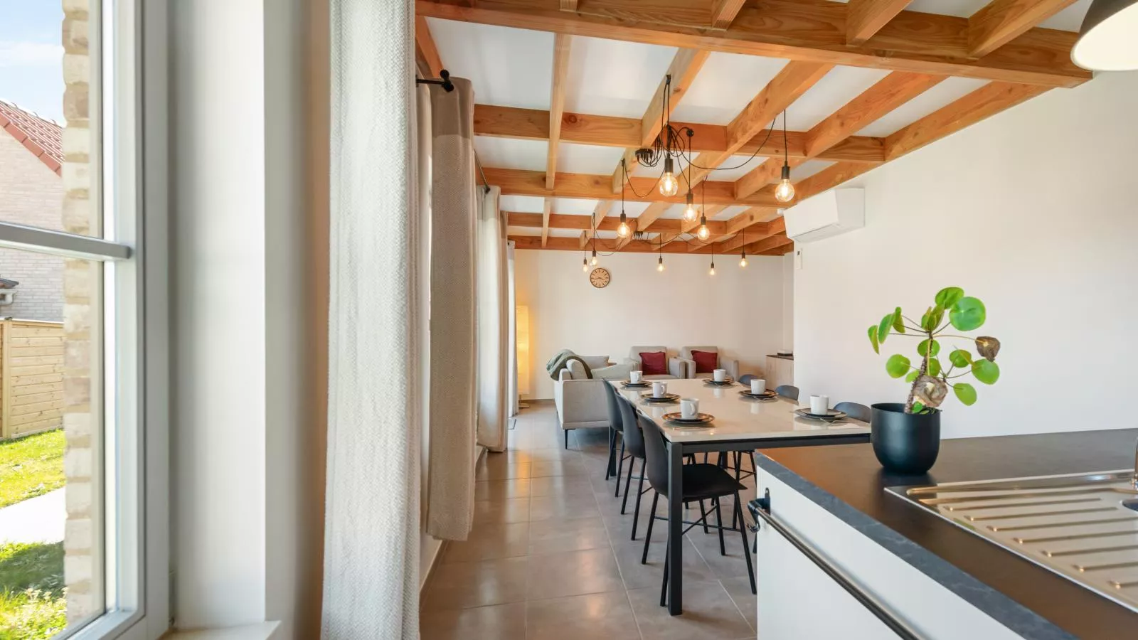 Westhinder I H88 - Dining room