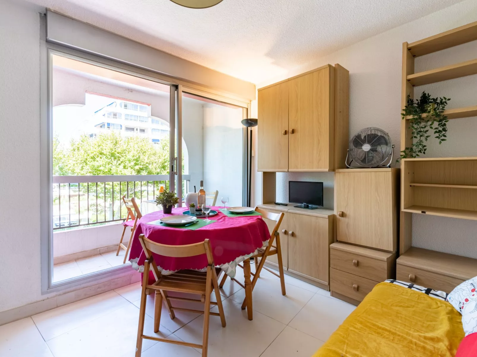 Les Grenadines - Inside