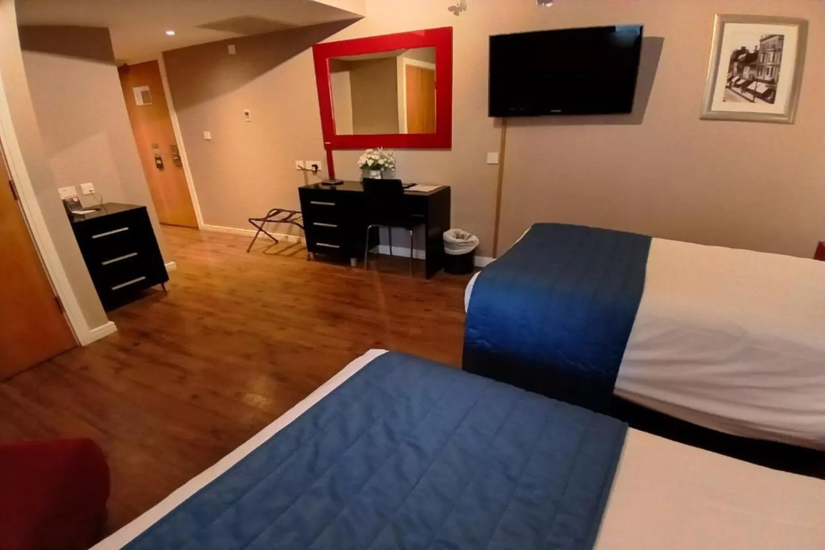 Standard Twin Room - Schlafzimmer