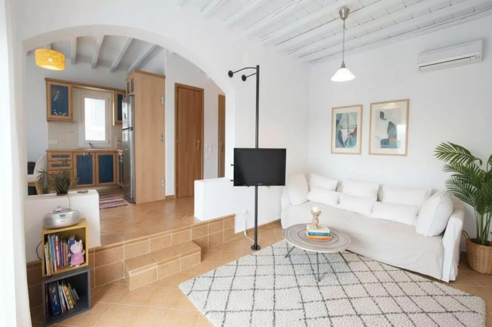 Maggie_vacay - Living room