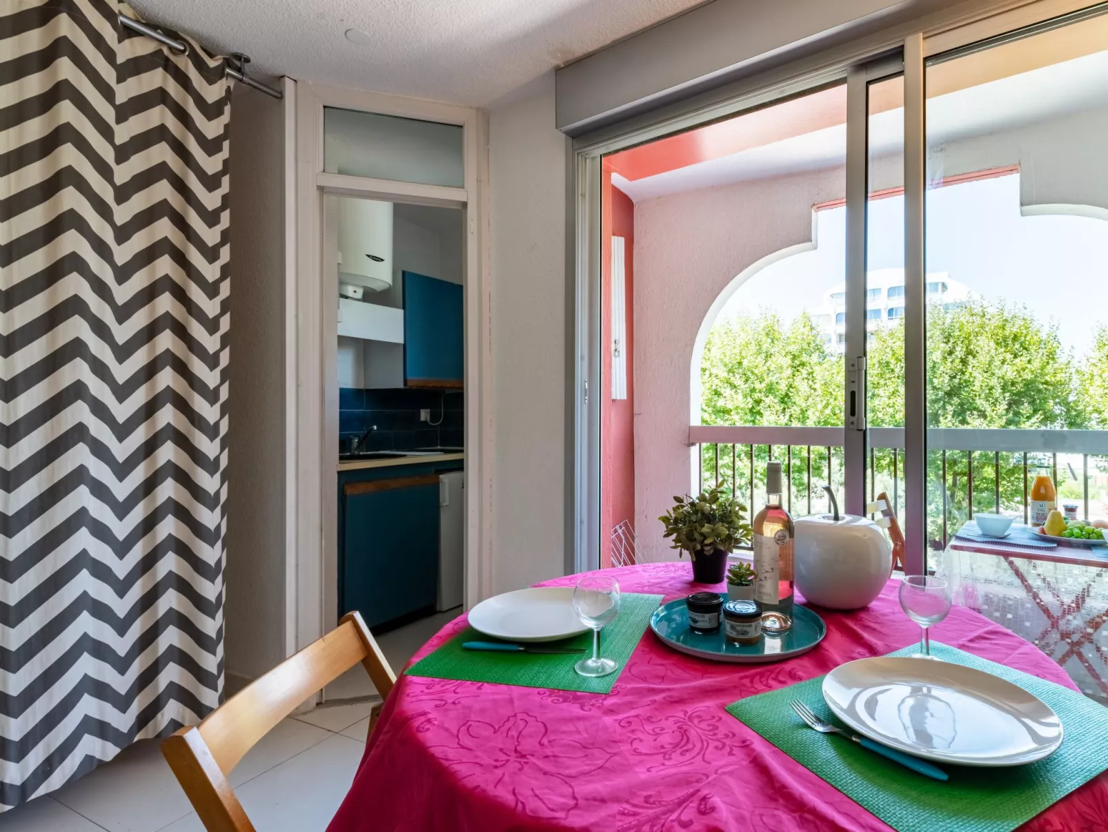 Les Grenadines - Inside