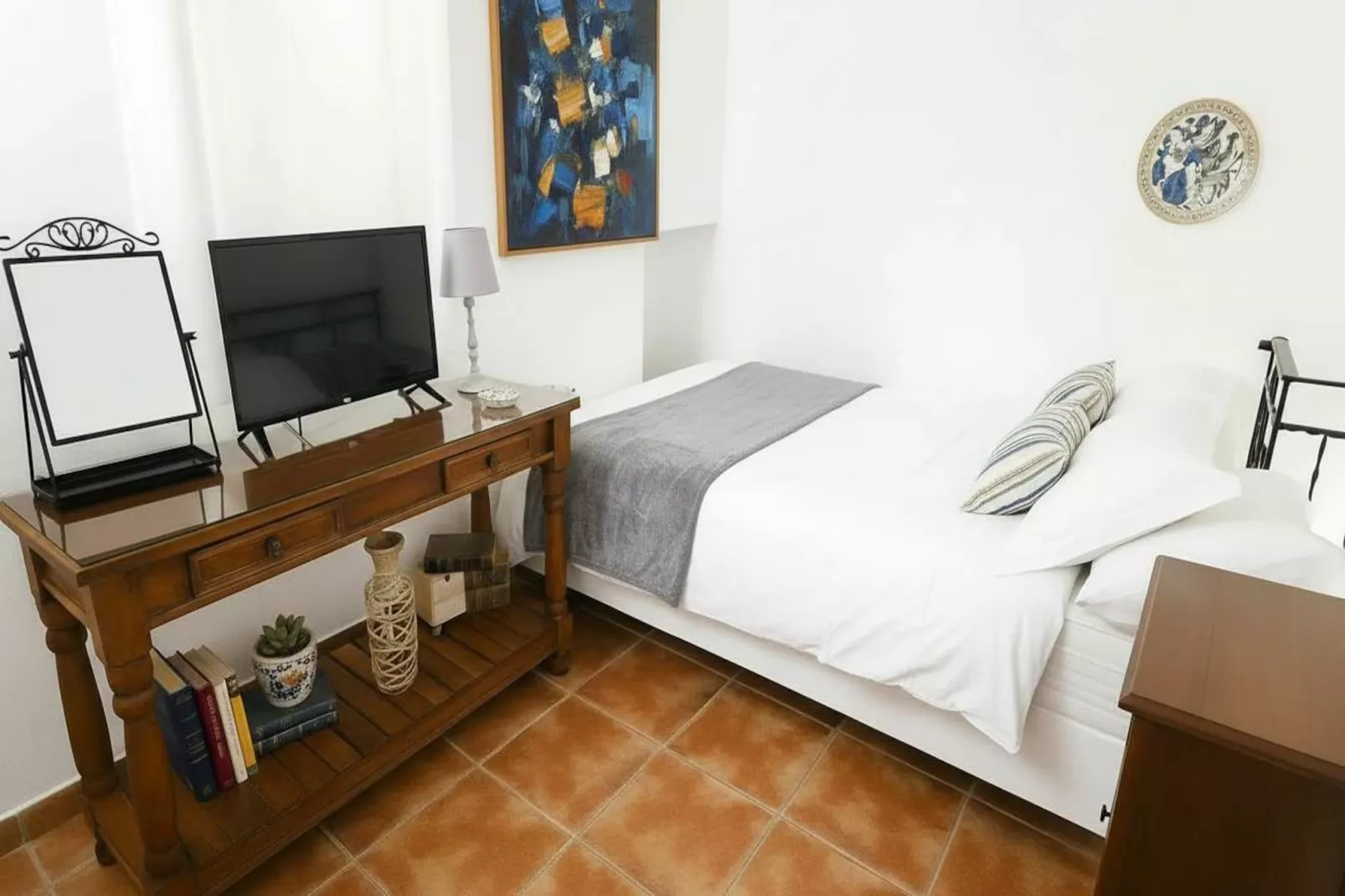 Picturesque Paros White House with Balcony Views - Bedroom