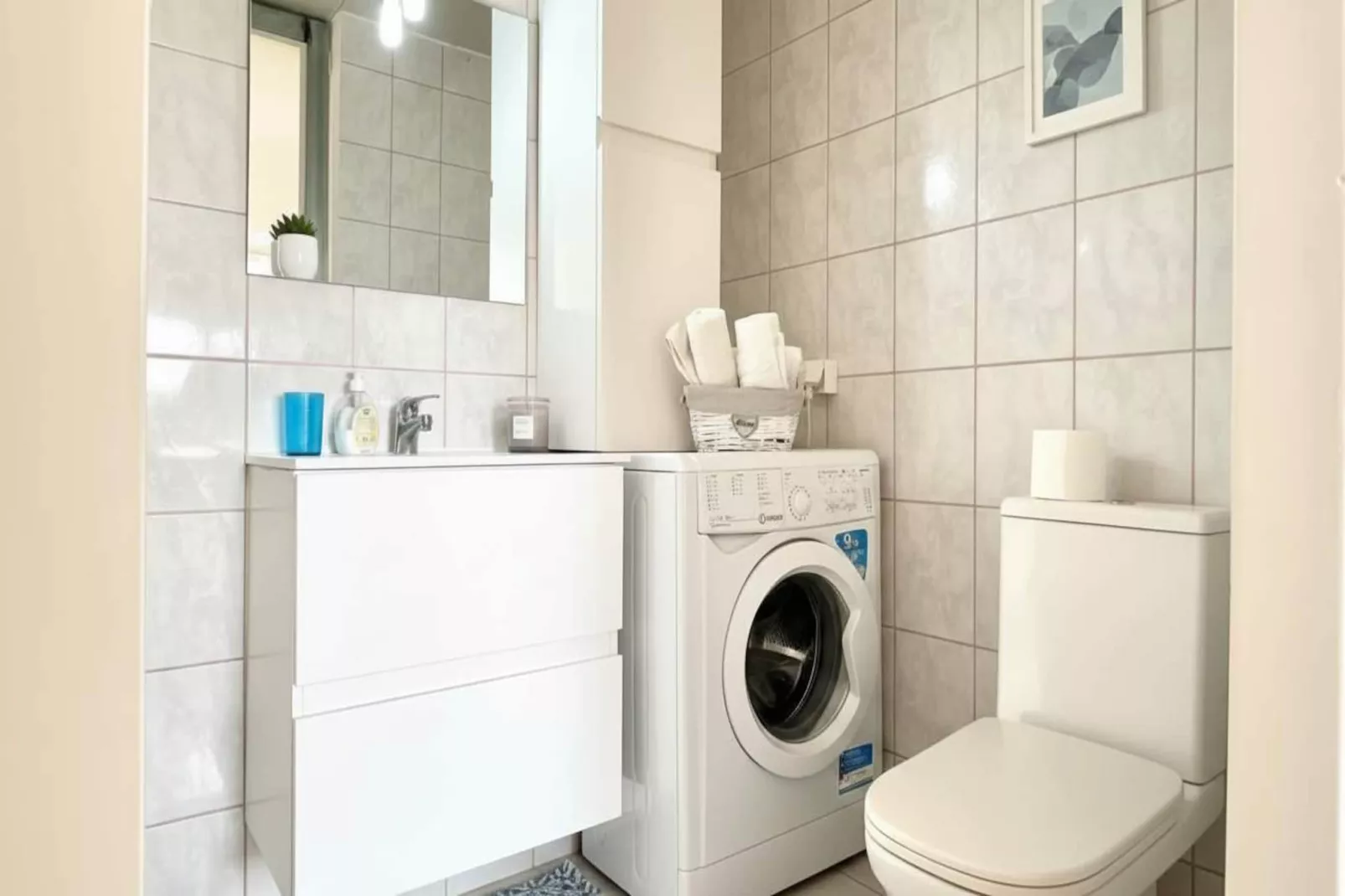 Chic White Marsis Paros Apt - Bathroom