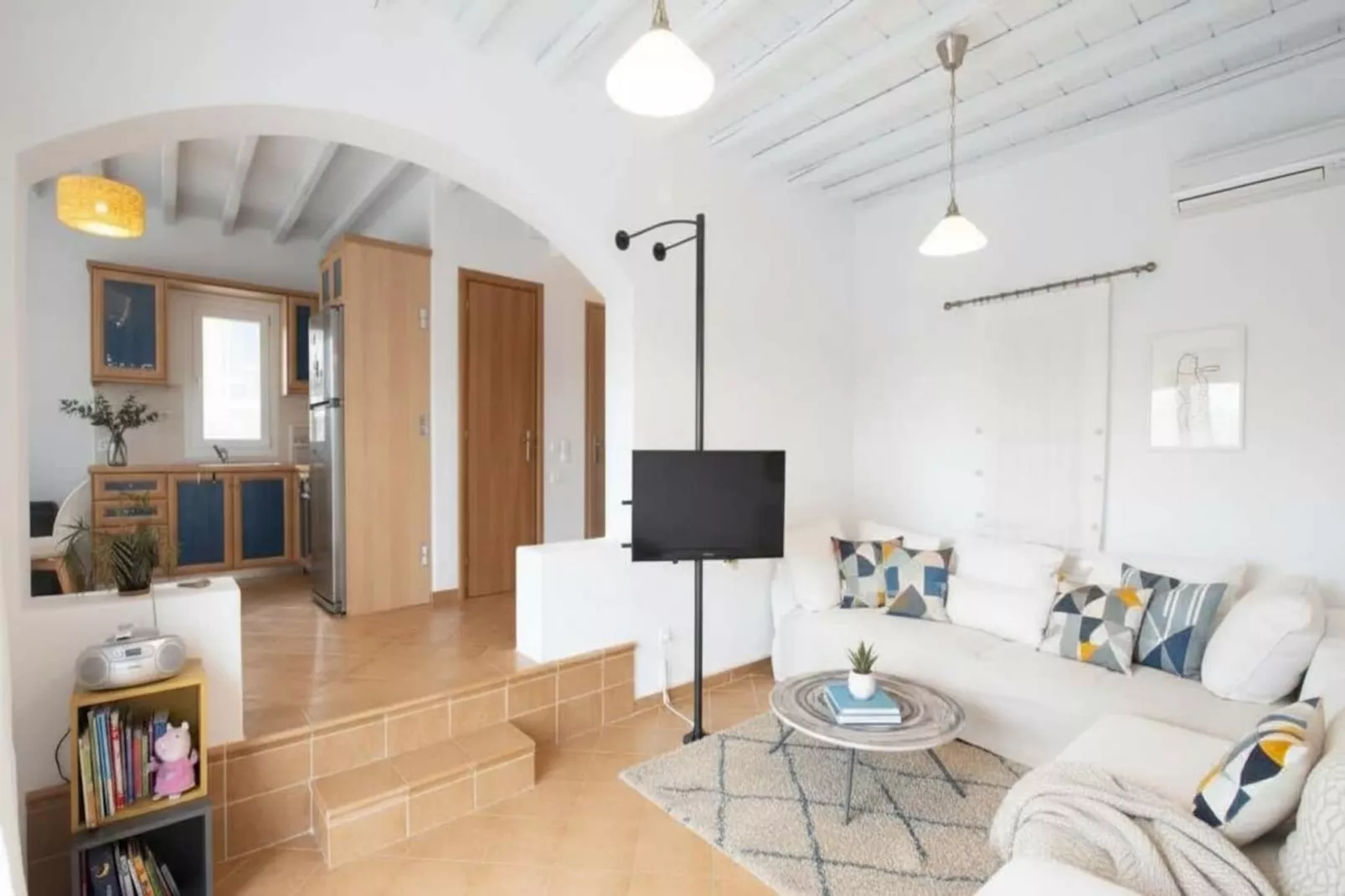 Maggie_vacay - Living room