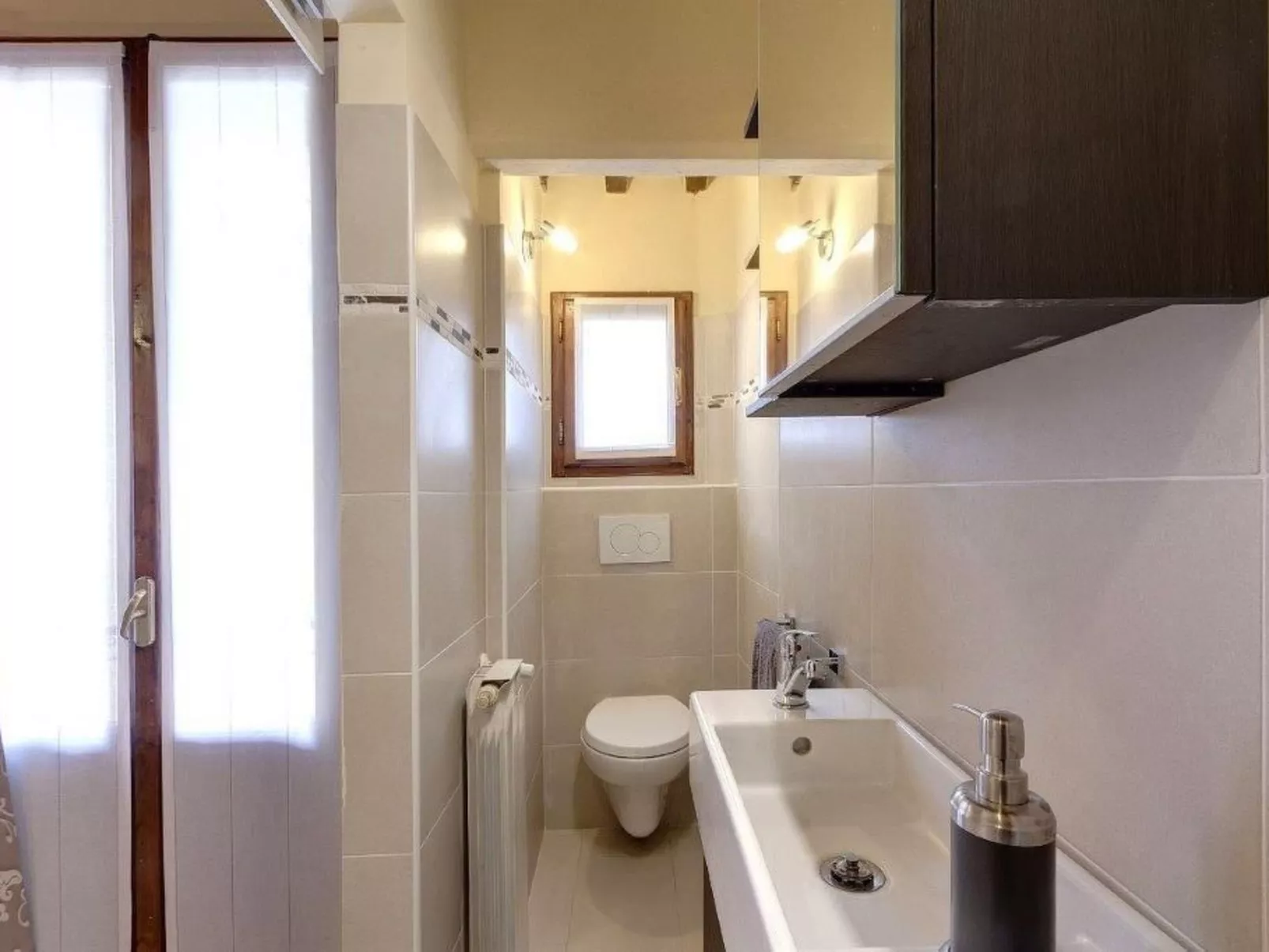 Schicke, moderne und geschmackvoll eingerichtete Ferienwohnung im beliebten Vie - Drinnen