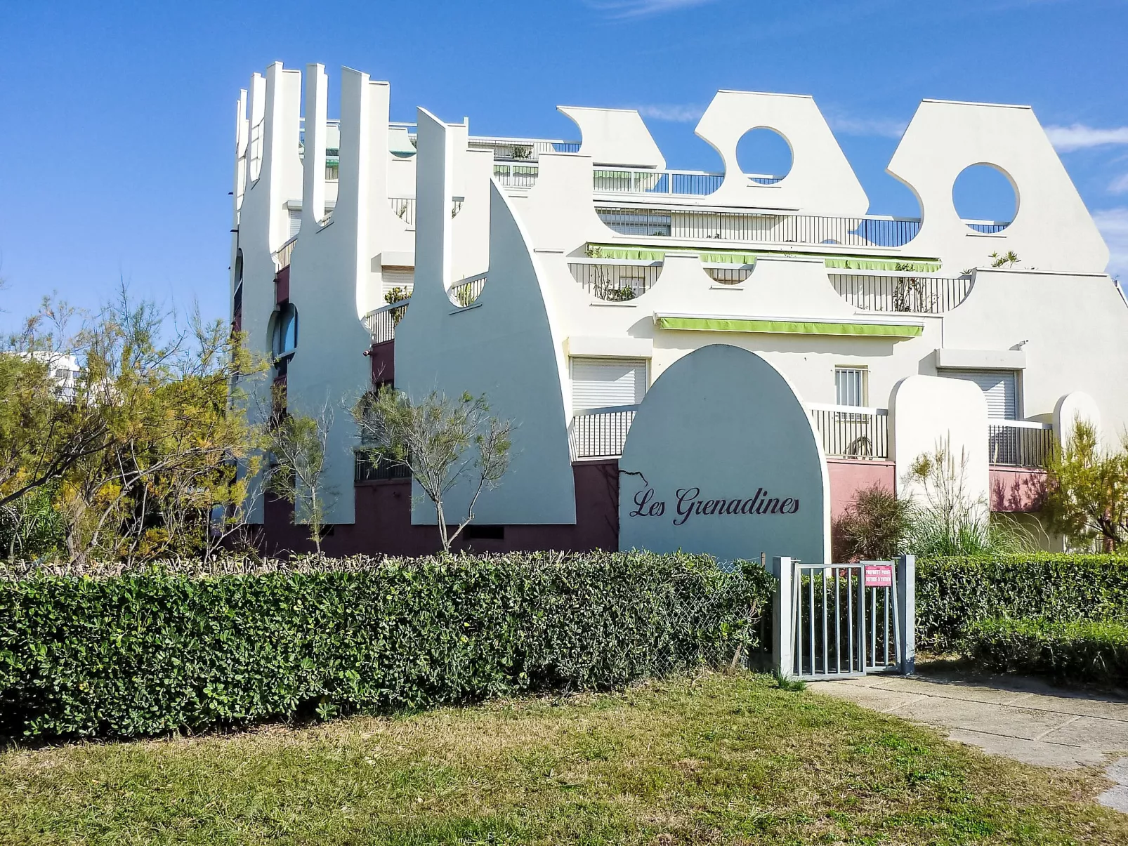 Les Grenadines - Outside