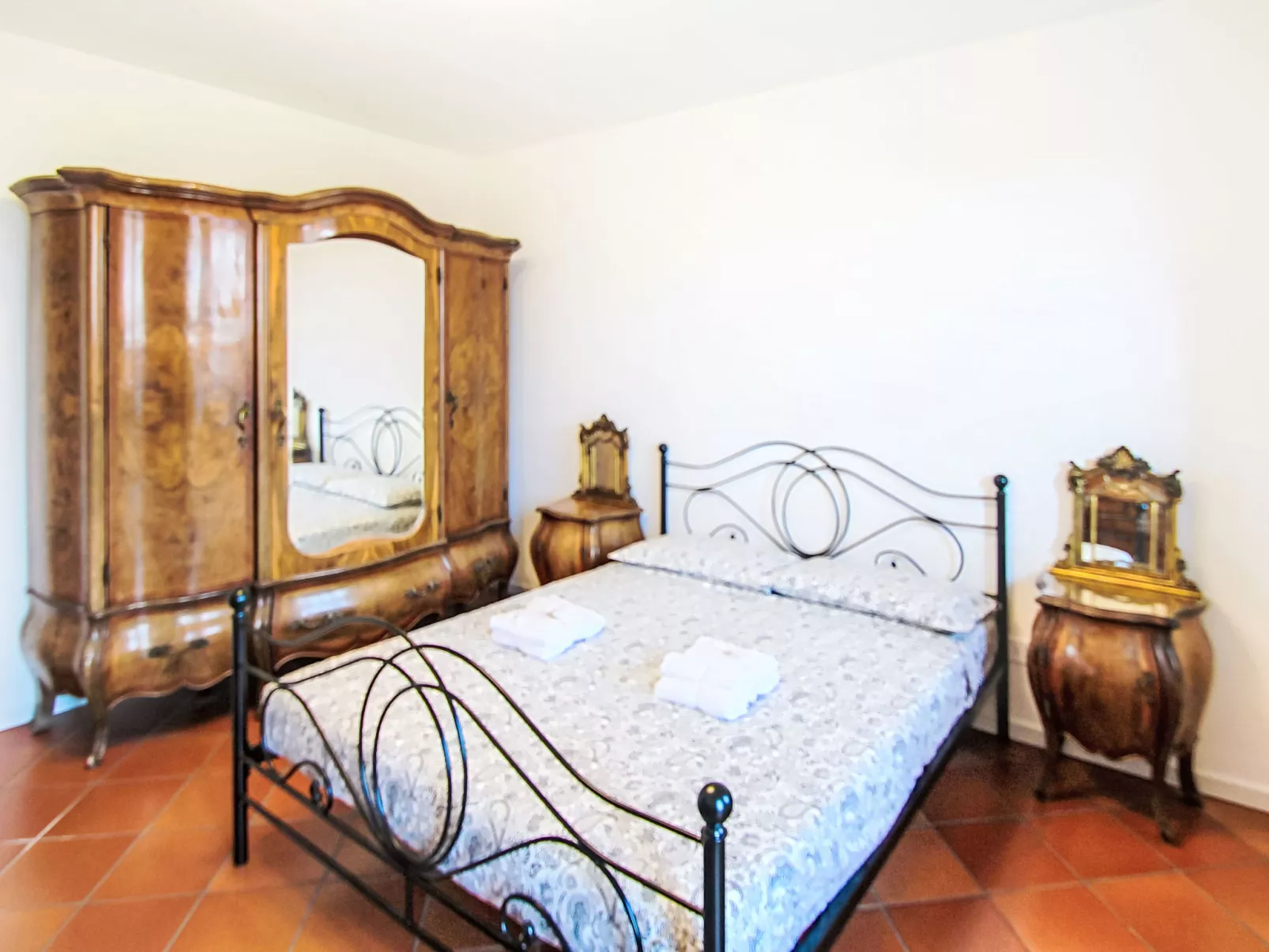 Cascina Paciotti - Inside