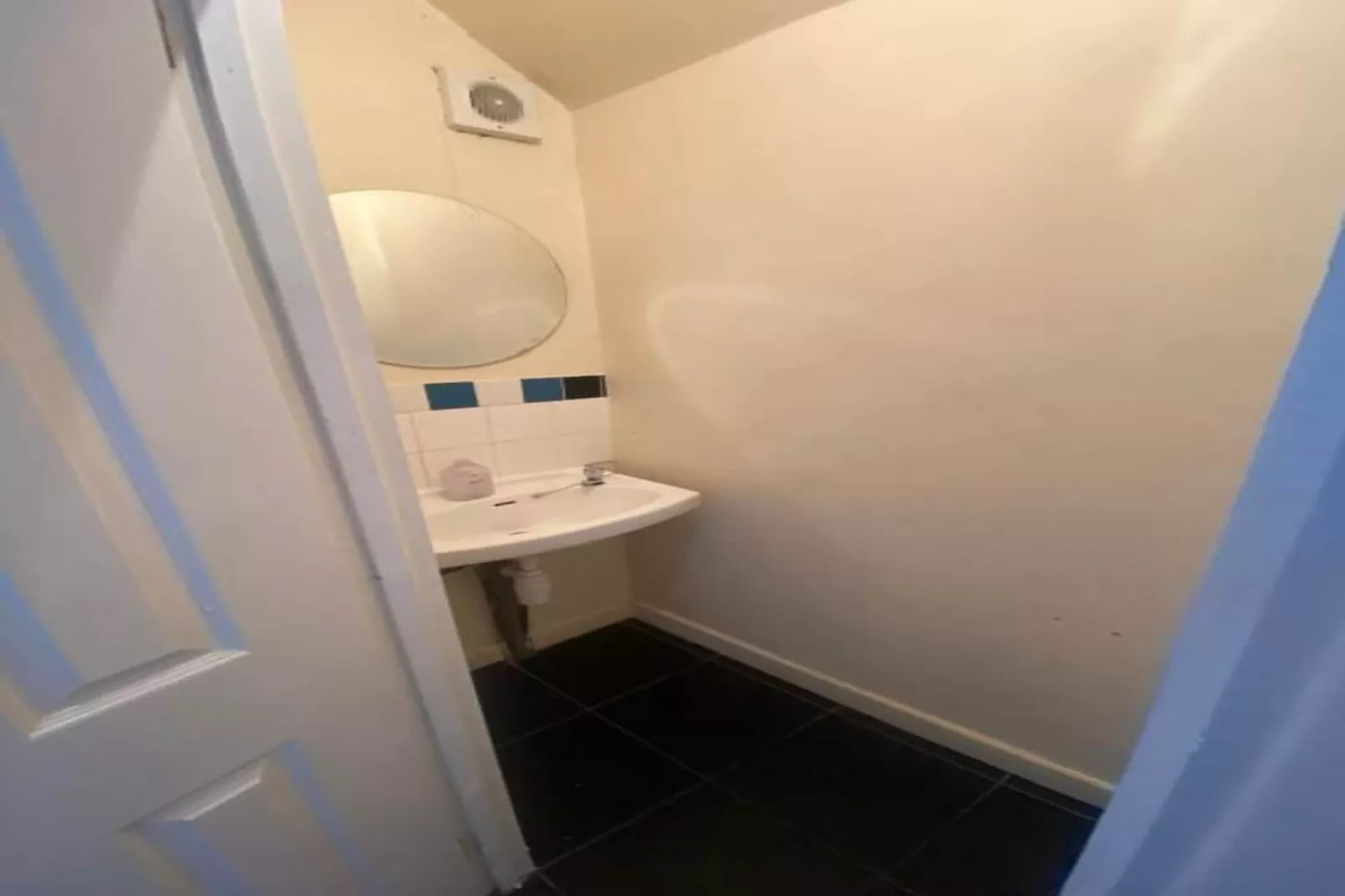 Standard Single Room - Shared - Salle de bain