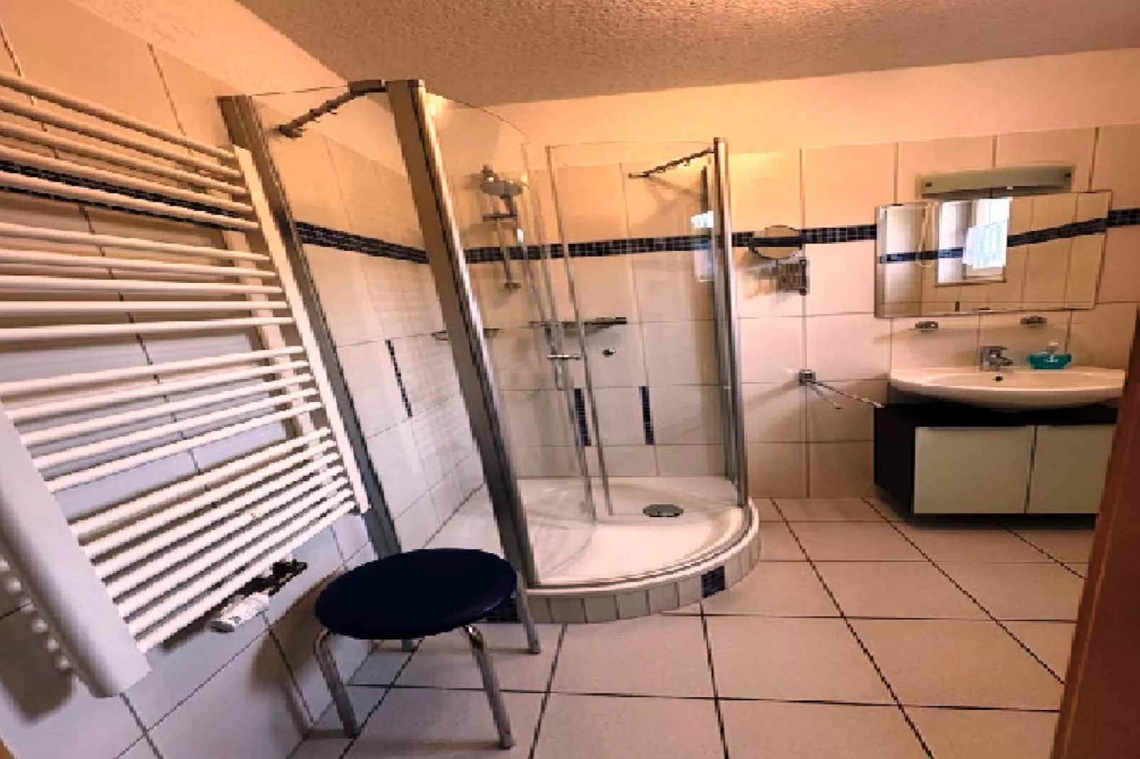 Doppelhaushälfte links - Bathroom