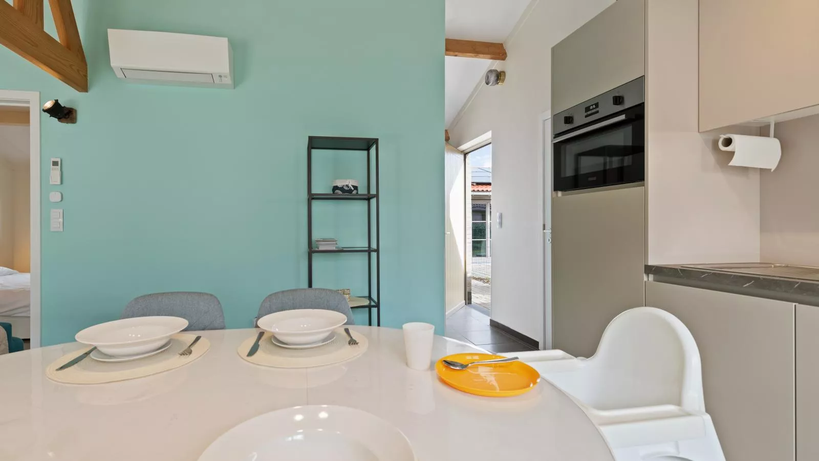 Westhinder I H93 - Dining room