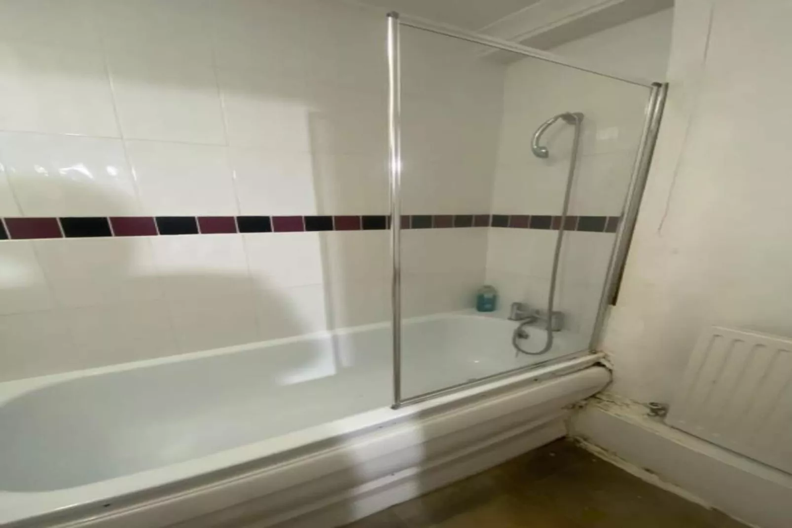 Standard Triple Room - Shared - Badezimmer