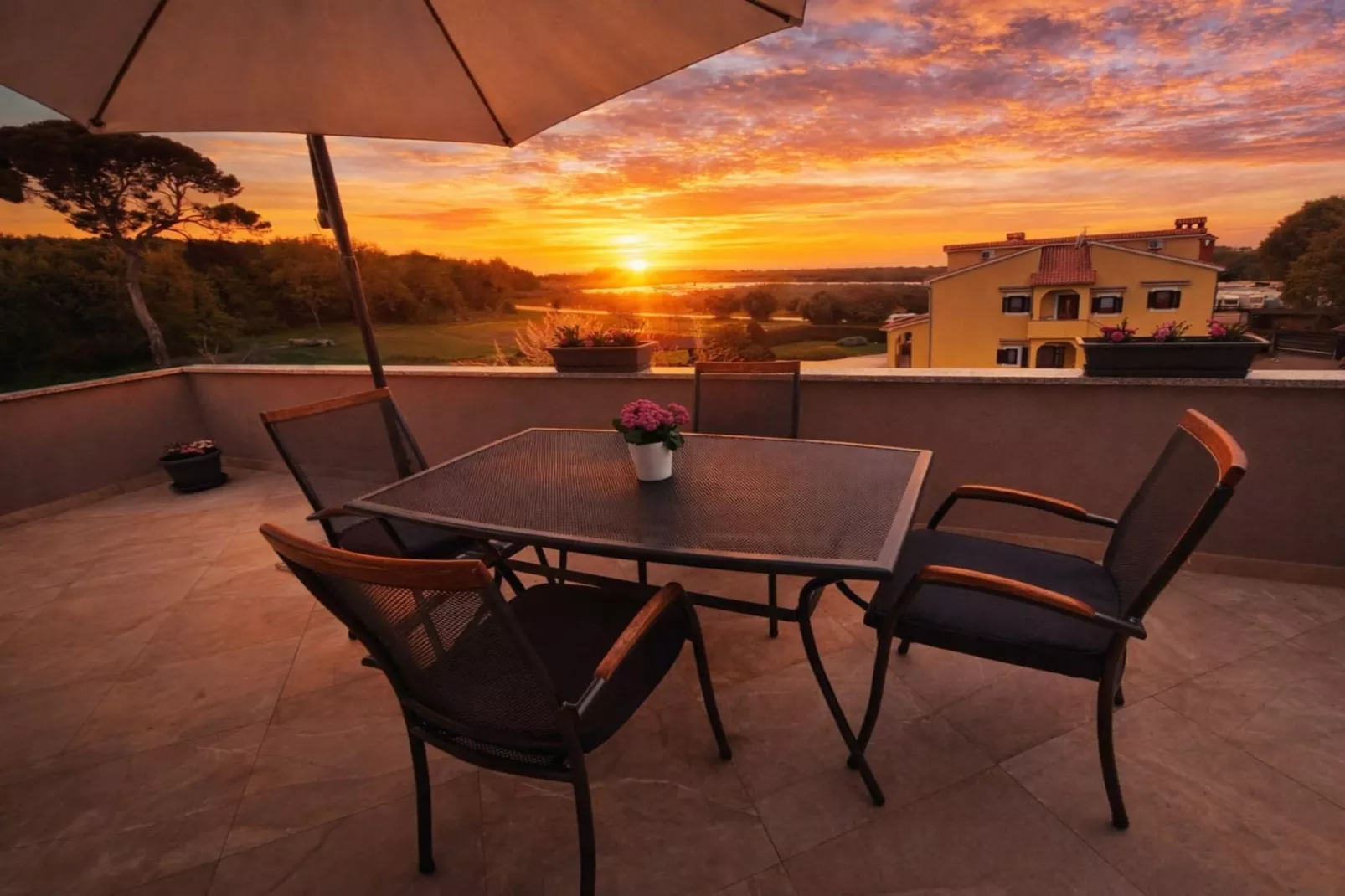 Apartments Sunset - Two bedroom Apartment with Terrace and Sea View (Gornji) - Aussicht