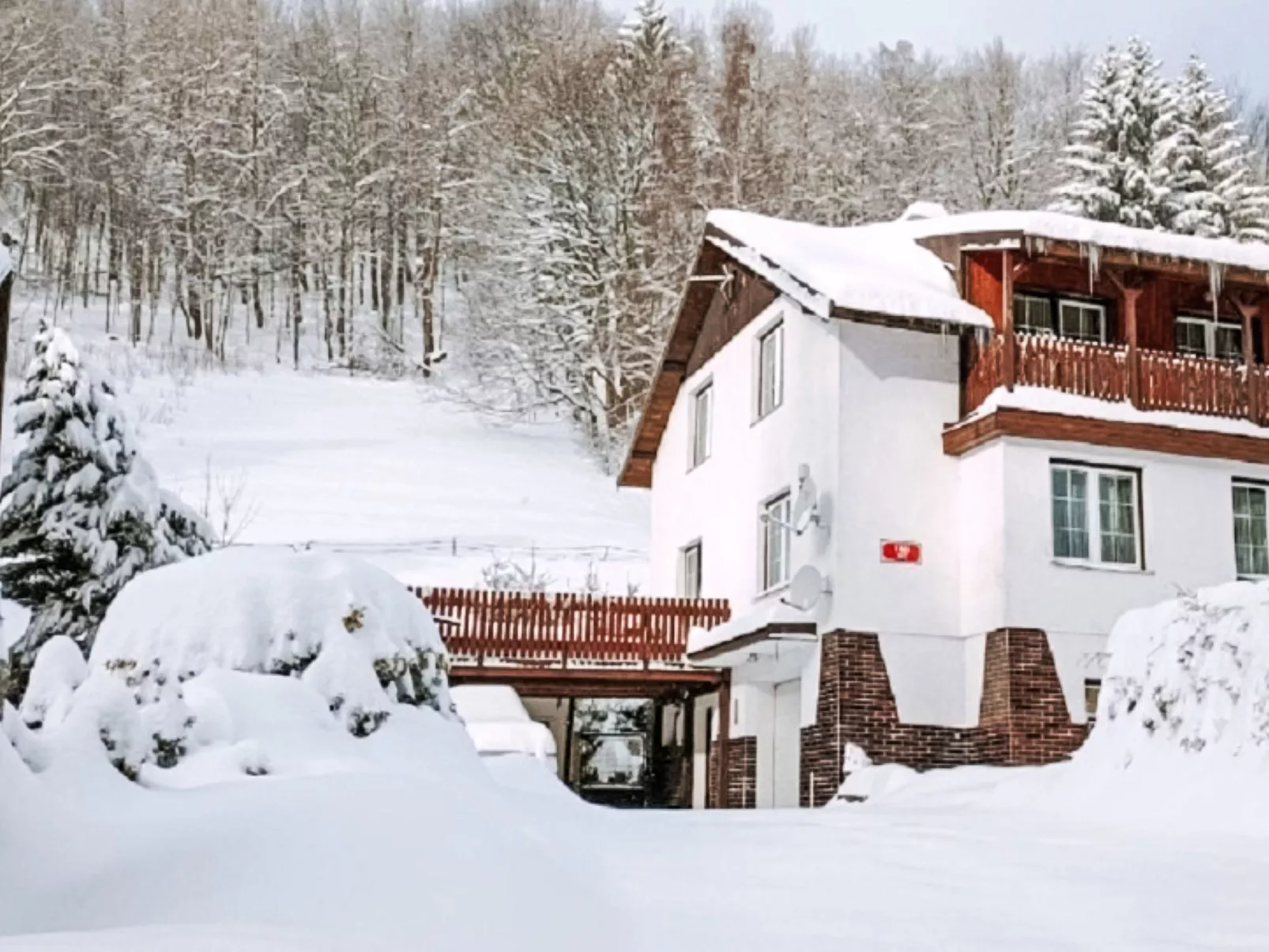 Hillside Terrace - Outside