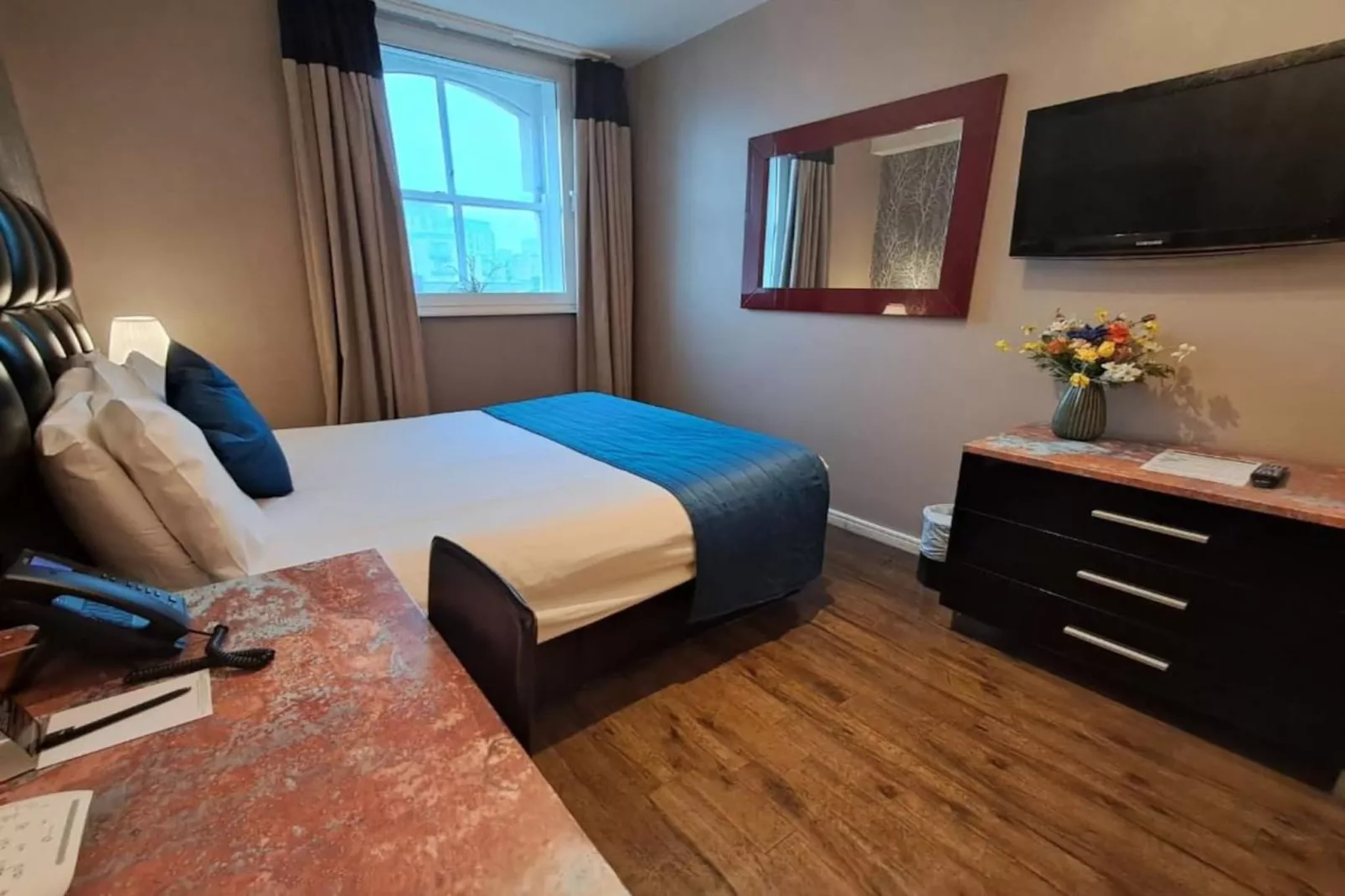 Compact Double Room - Schlafzimmer