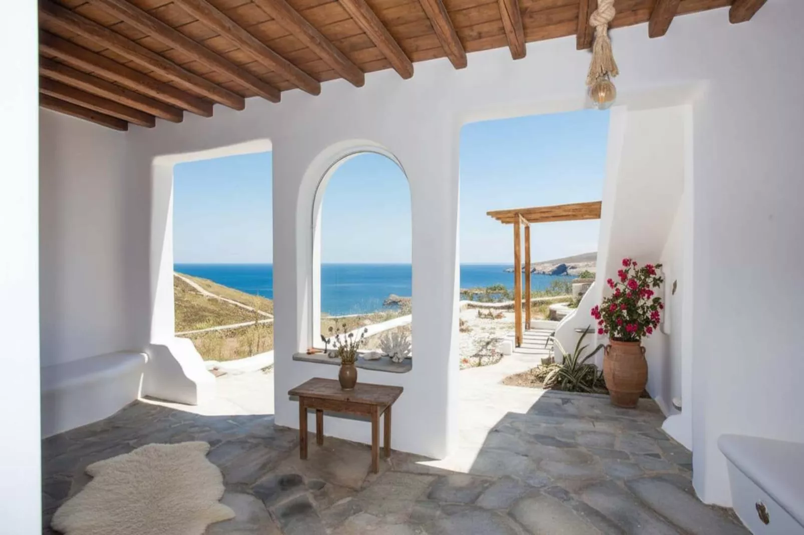 Scenic Agios Sostis Retreat with Sea Views - Terrasse/Balkon