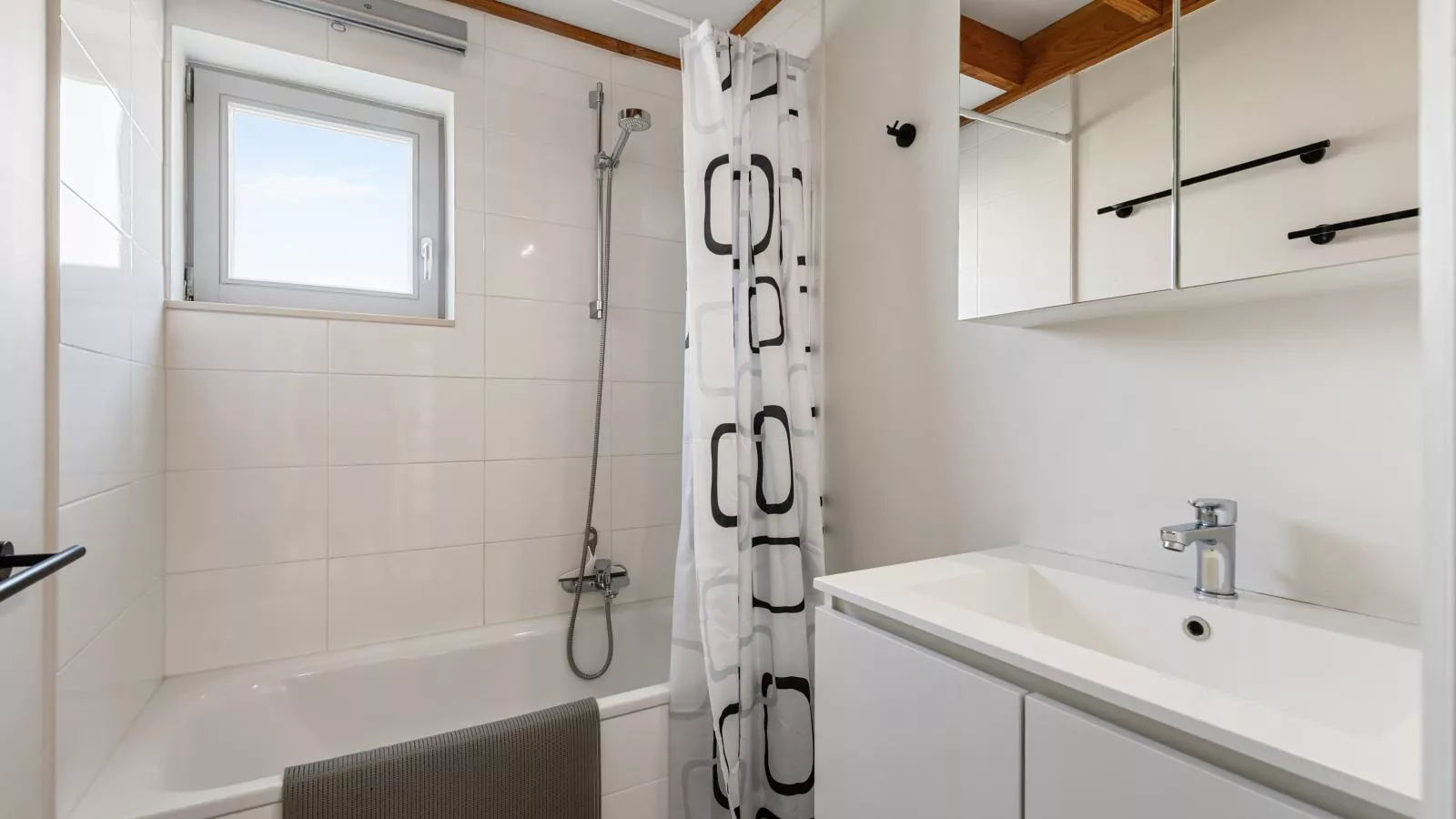 Westhinder I H88 - Bathroom