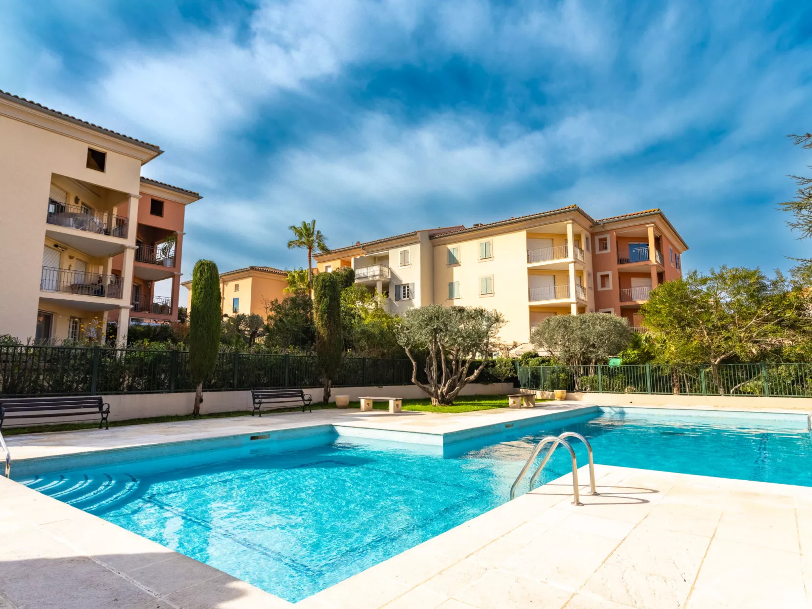 Le Clos Sainte Anne - Outside