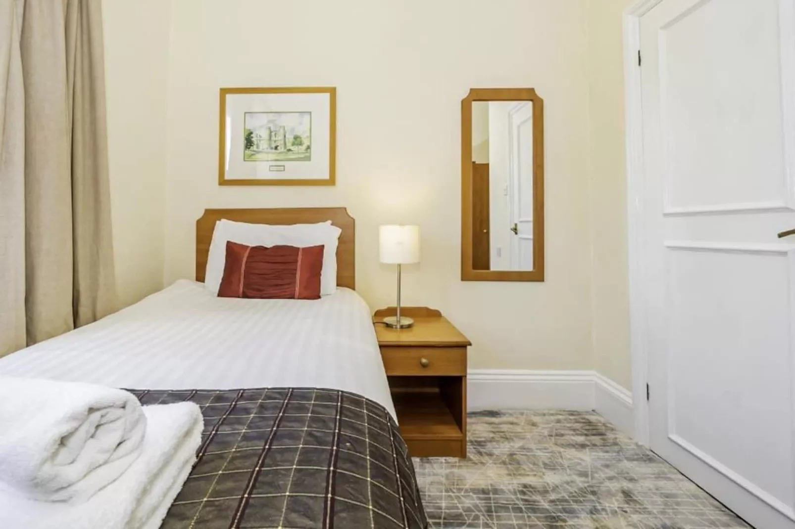 Standard Triple Room - Bedroom