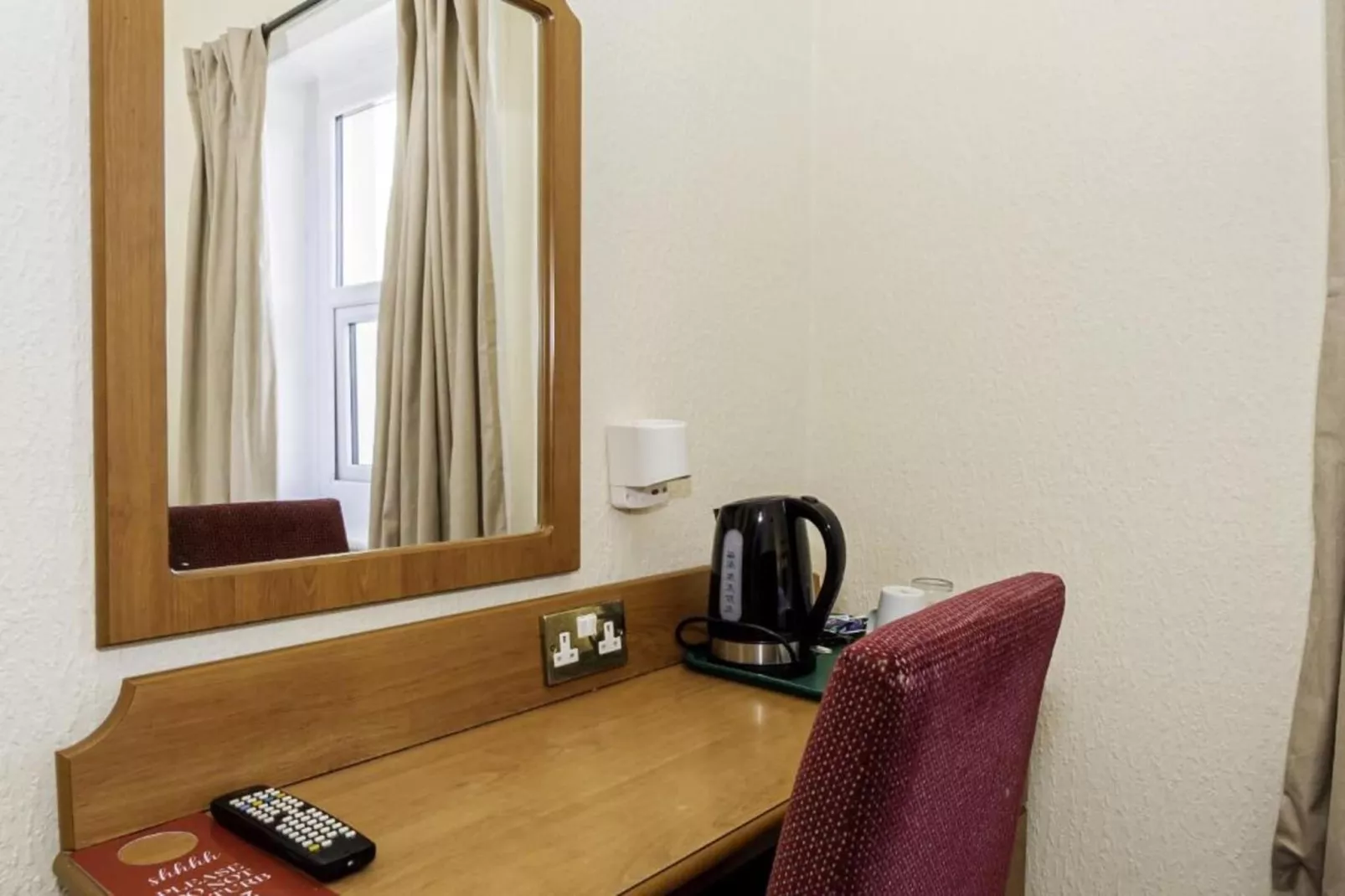 Standard Single Room - Schlafzimmer
