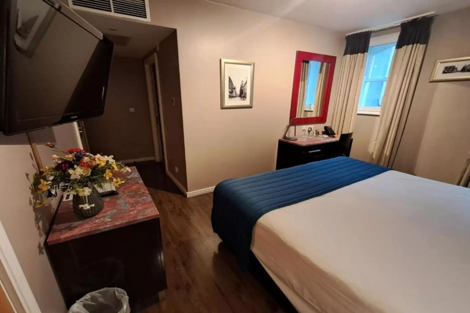 Compact Double Room - Schlafzimmer