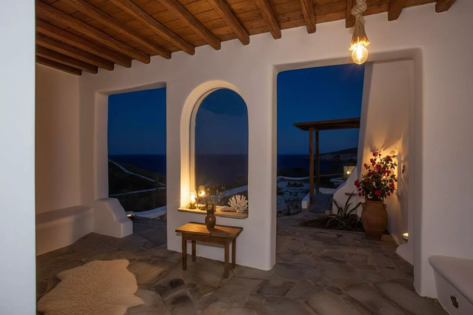 Scenic Agios Sostis Retreat with Sea Views - Terrasse/Balkon