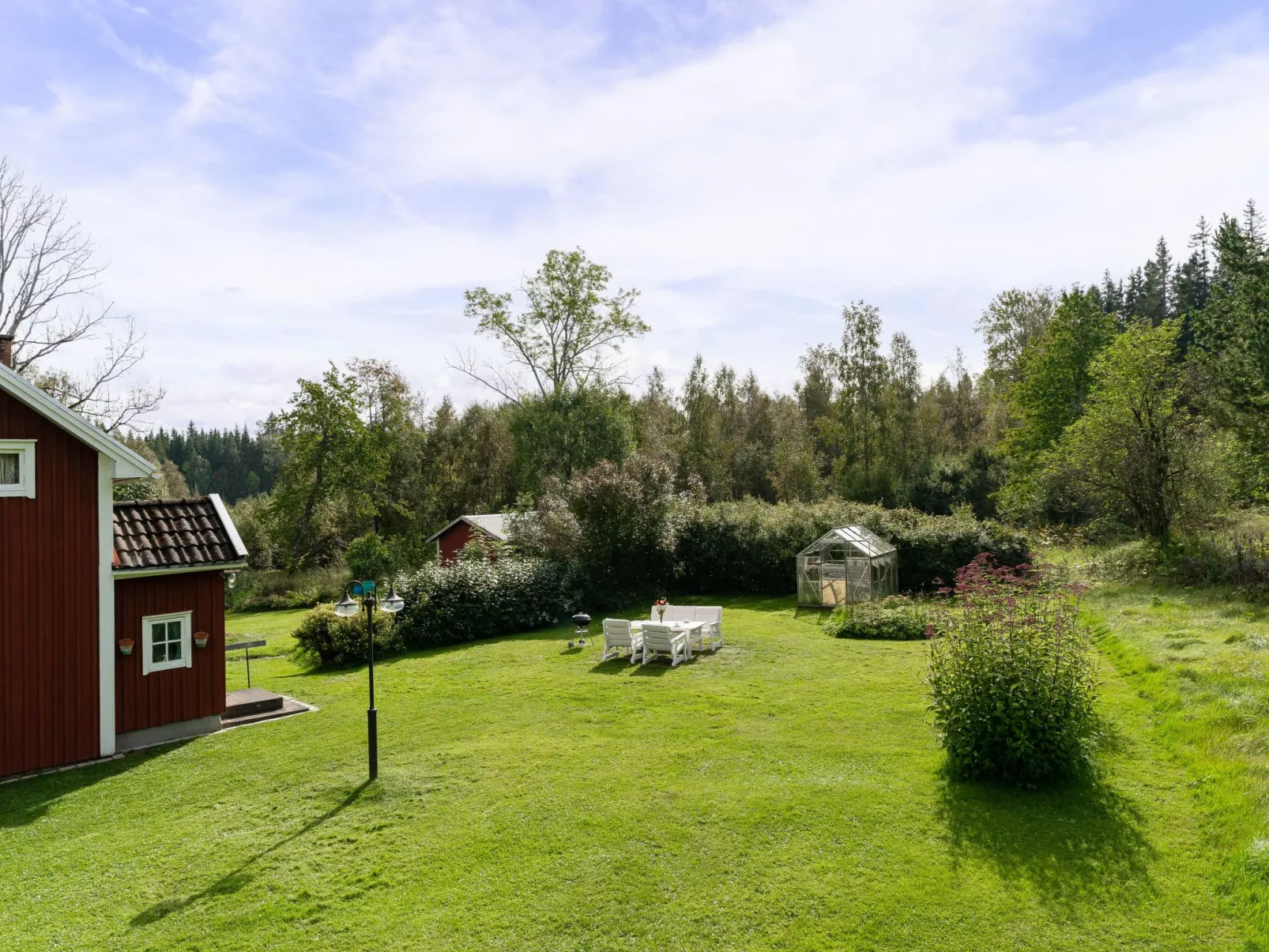 Hultet-Outside