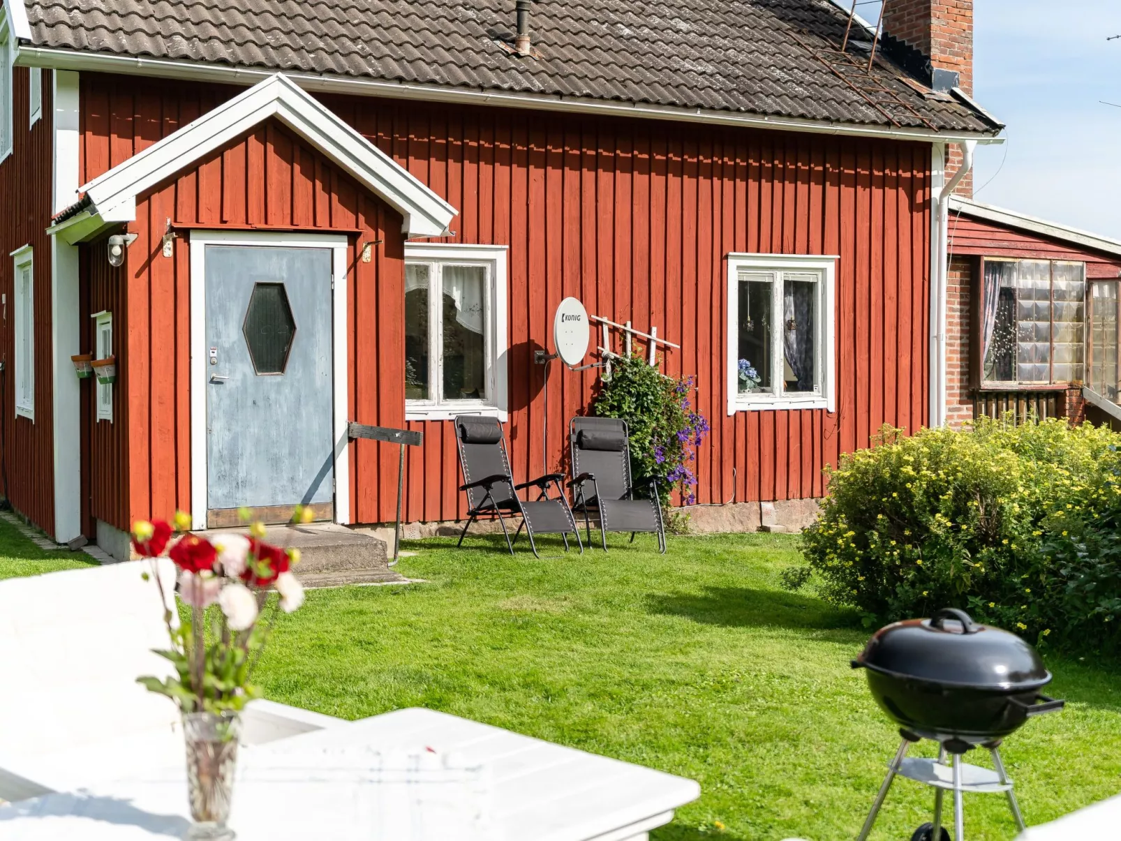 Hultet-Outside