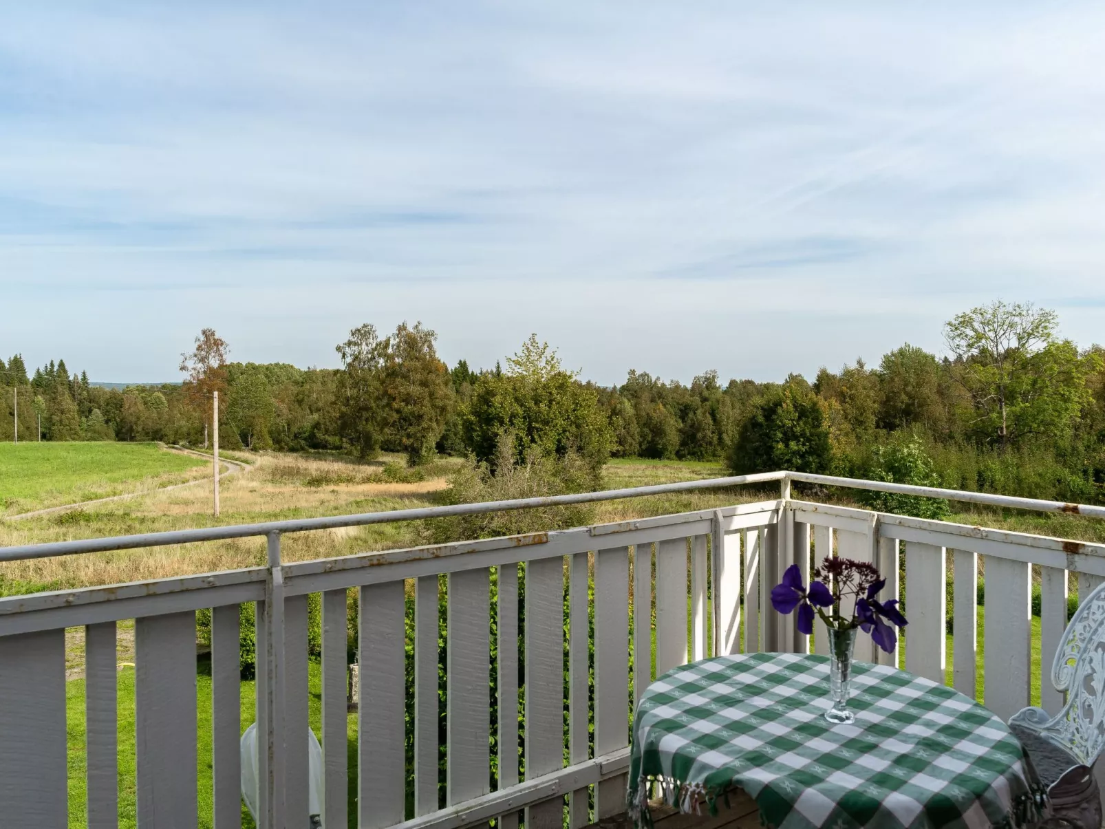 Hultet-Outside
