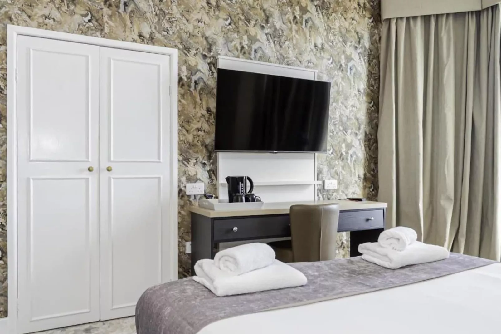 Standard Twin Room - Schlafzimmer