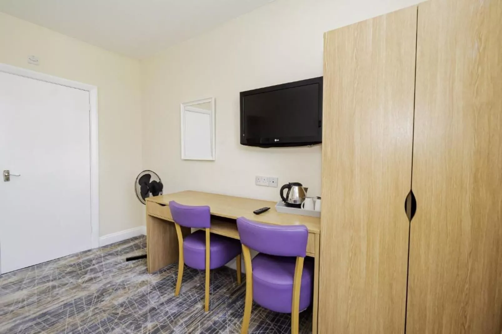 Standard Single Room - Schlafzimmer
