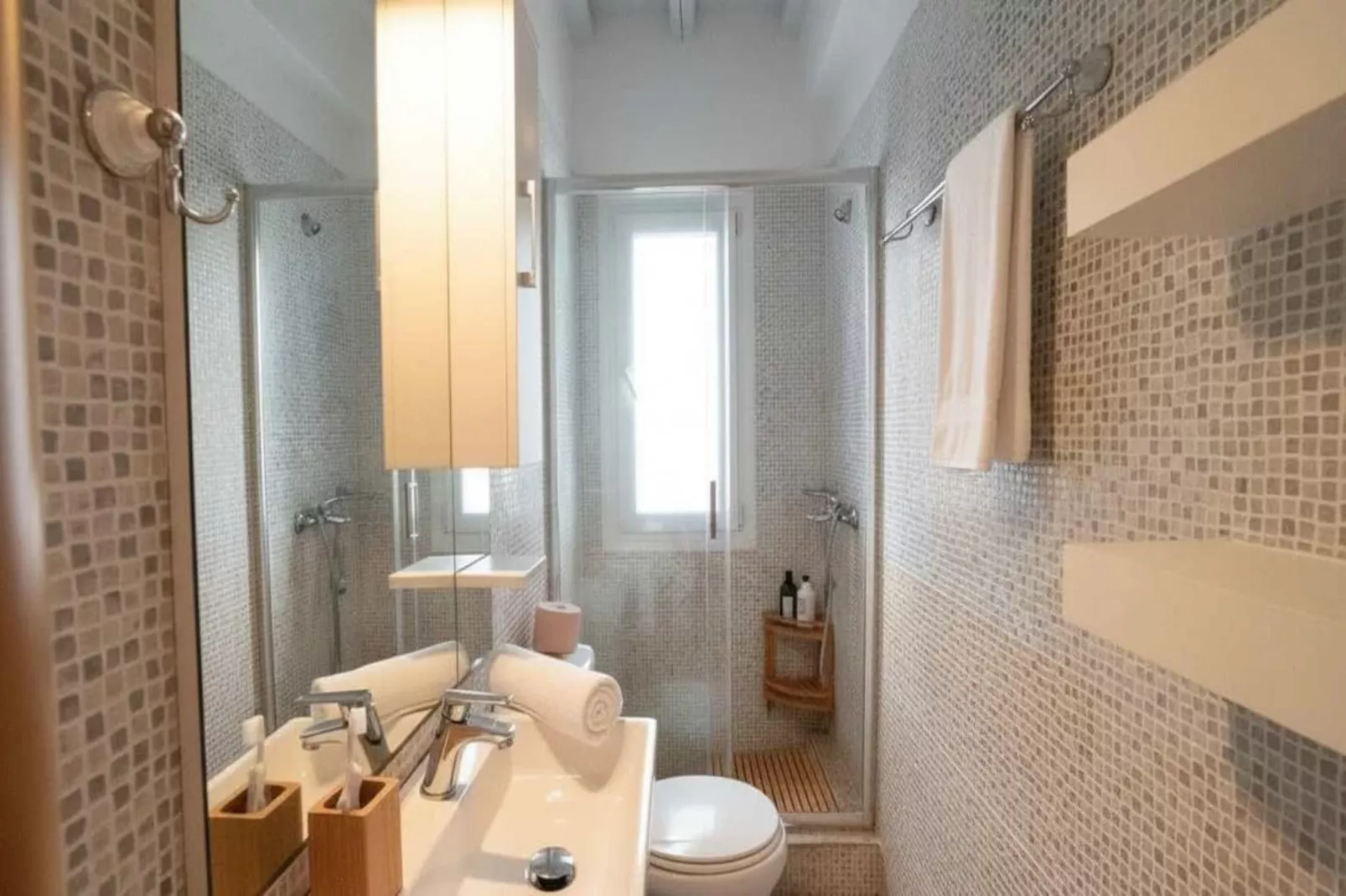 Maggie_vacay - Bathroom