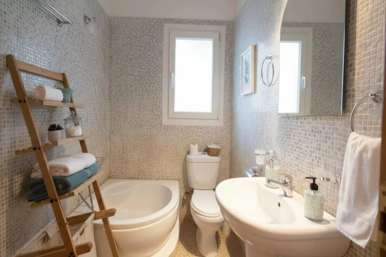 Maggie_vacay - Bathroom