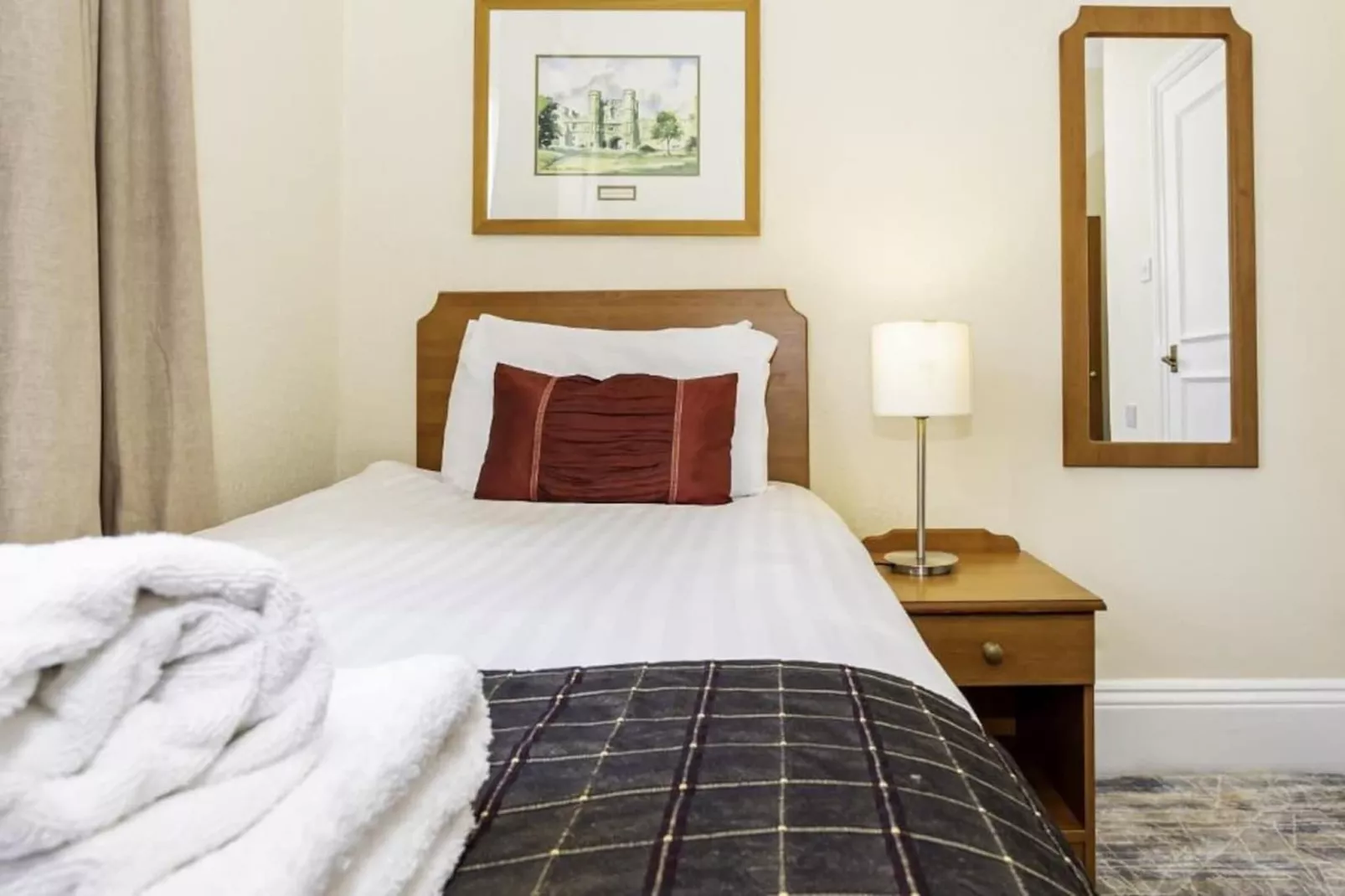Standard Triple Room - Bedroom