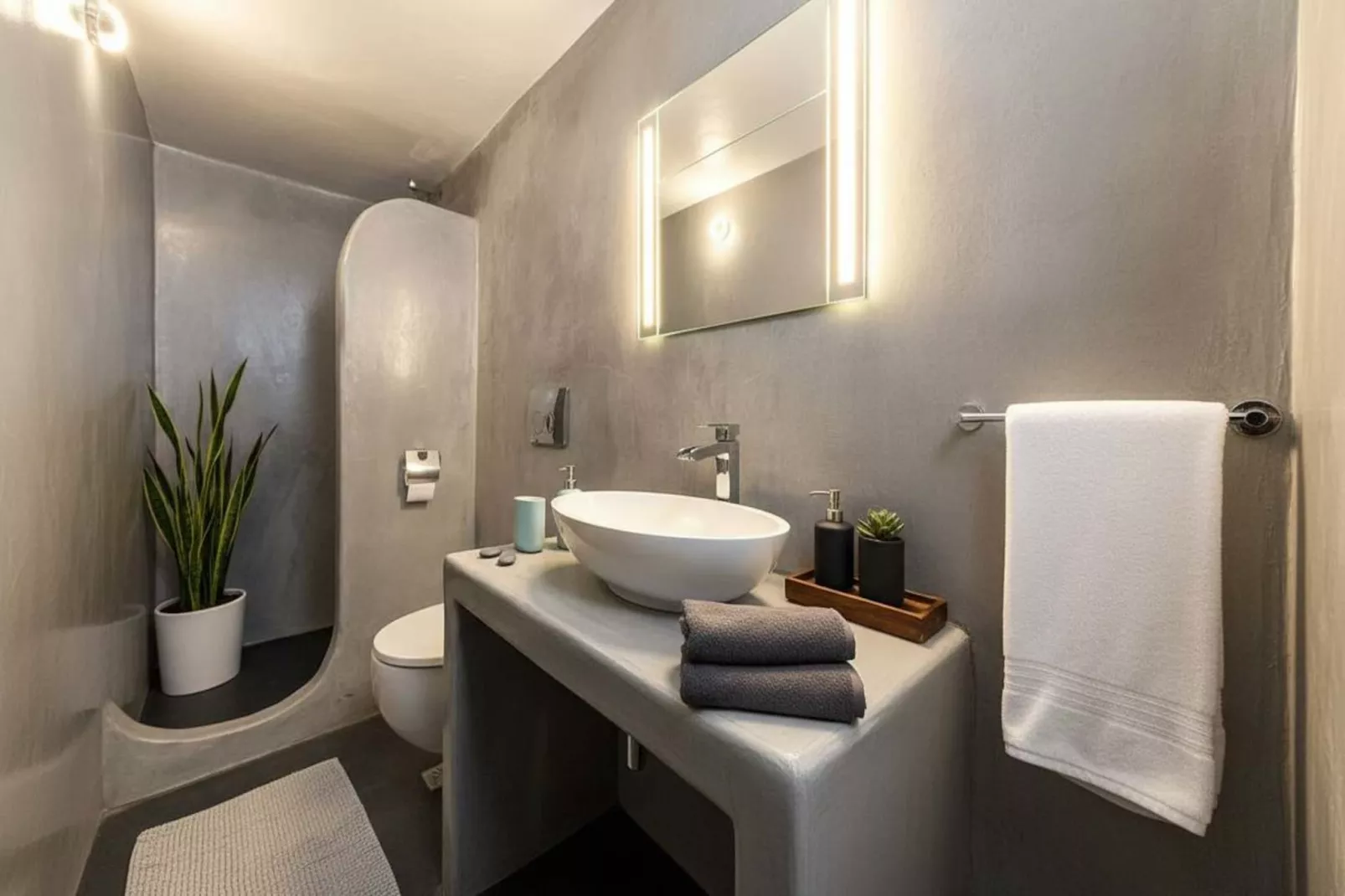 Poseidon’s Water Escape Santorini Rooftop Jacuzzi - Bathroom