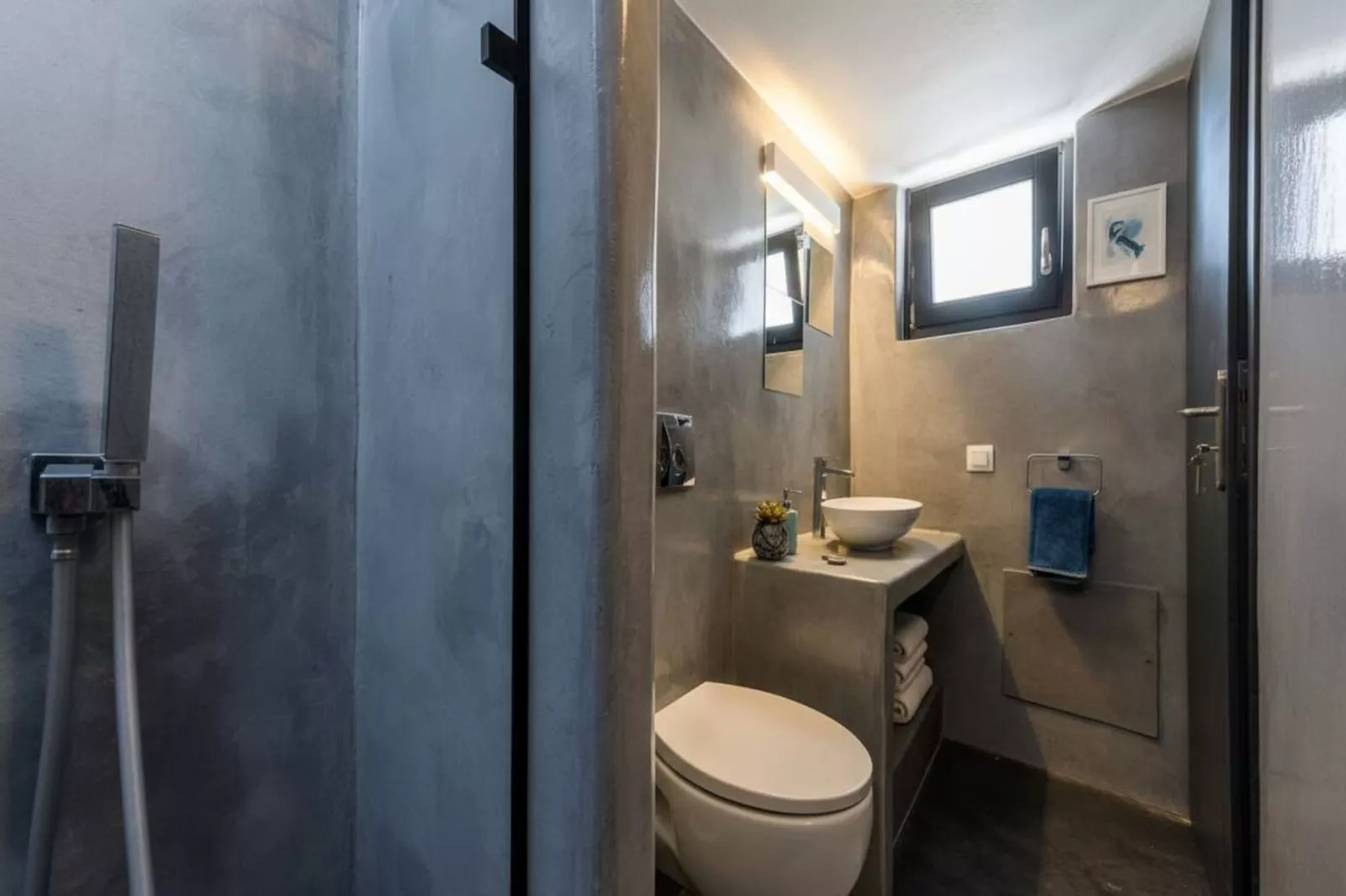 Poseidon’s Water Escape Santorini Rooftop Jacuzzi - Bathroom