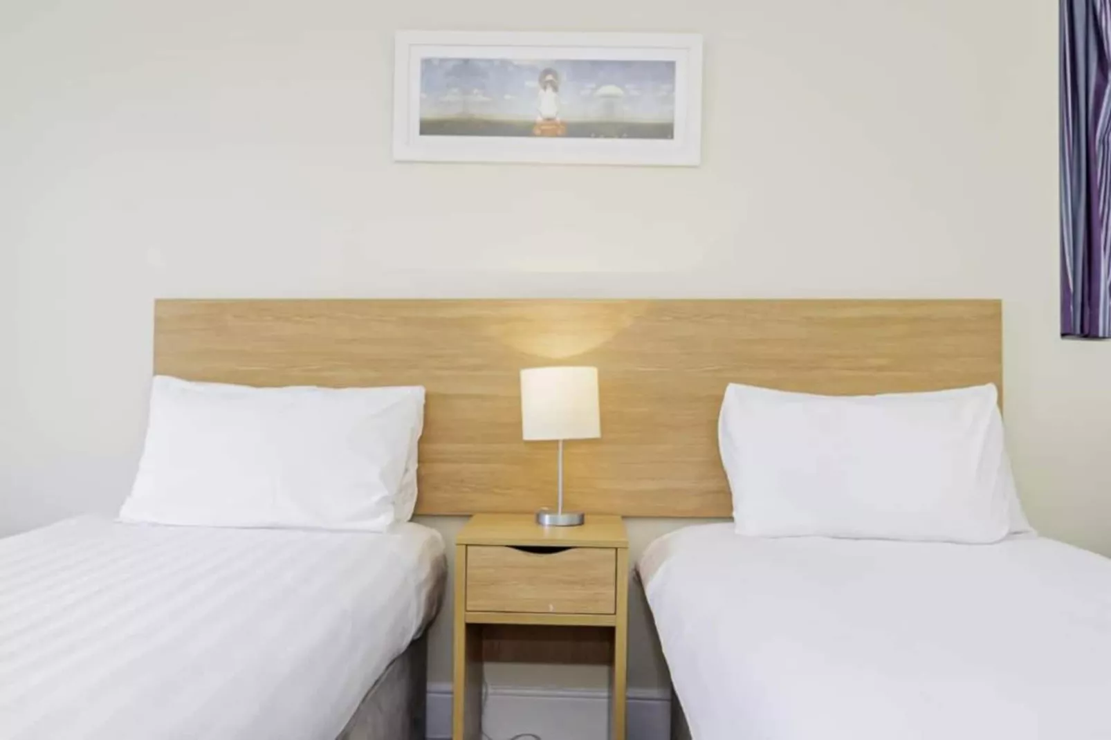 Standard Twin Room - Schlafzimmer