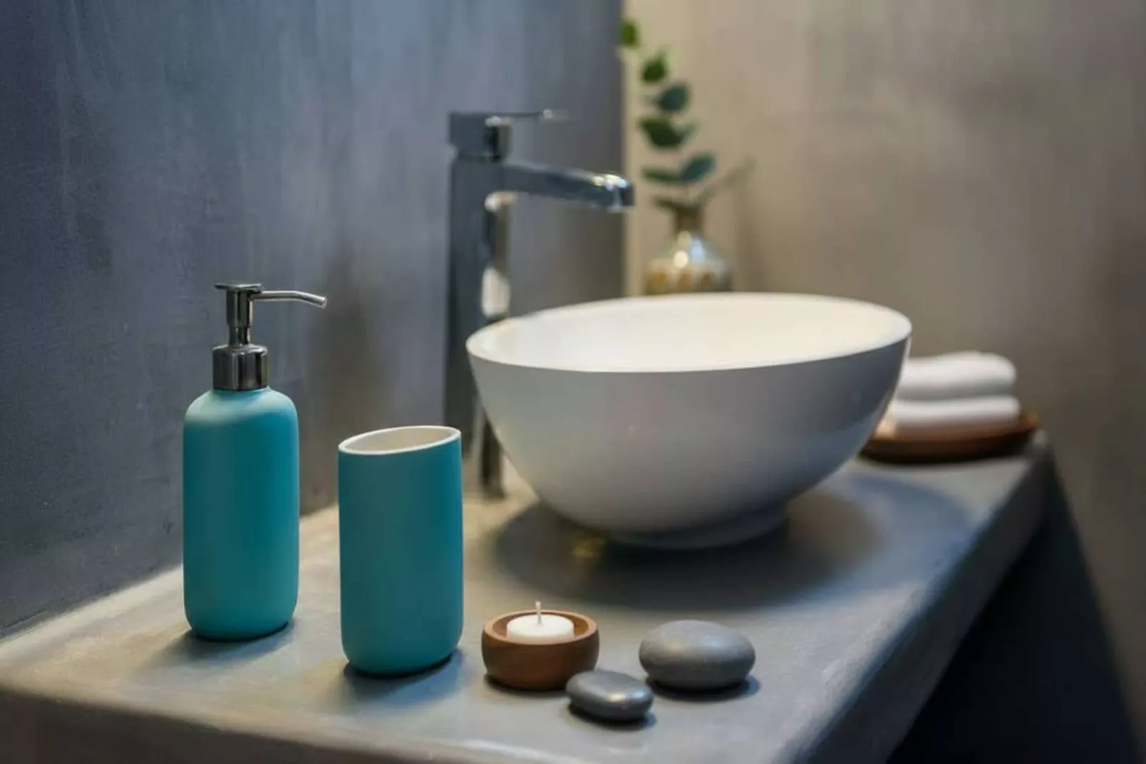 Poseidon’s Water Escape Santorini Rooftop Jacuzzi - Bathroom