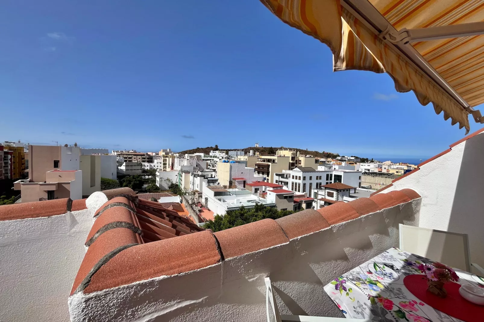 Apartment Atico La Plaza - View in summer