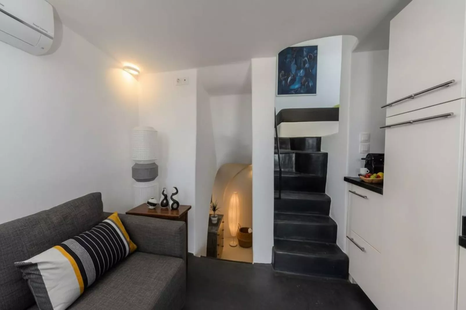 Poseidon’s Water Escape Santorini Rooftop Jacuzzi - Living room