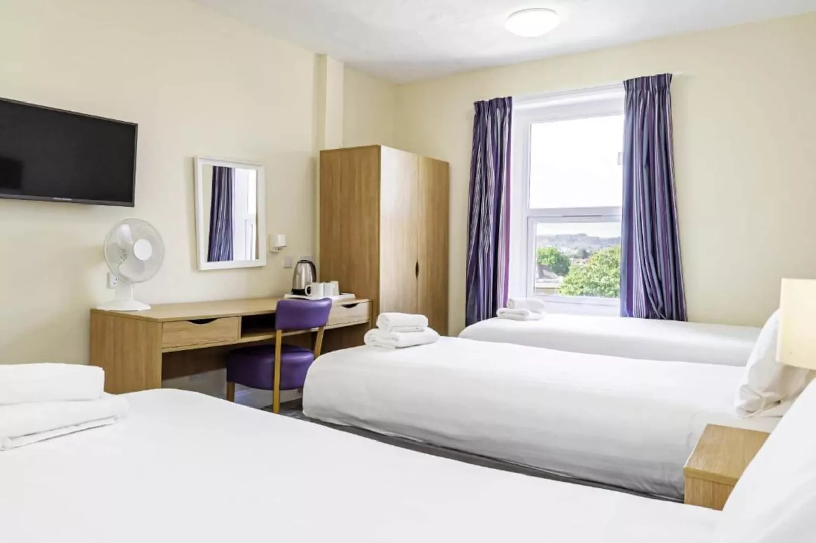Standard Triple Room - Bedroom