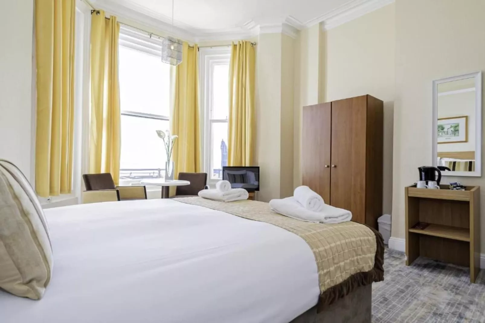 Standard Twin Room - Schlafzimmer
