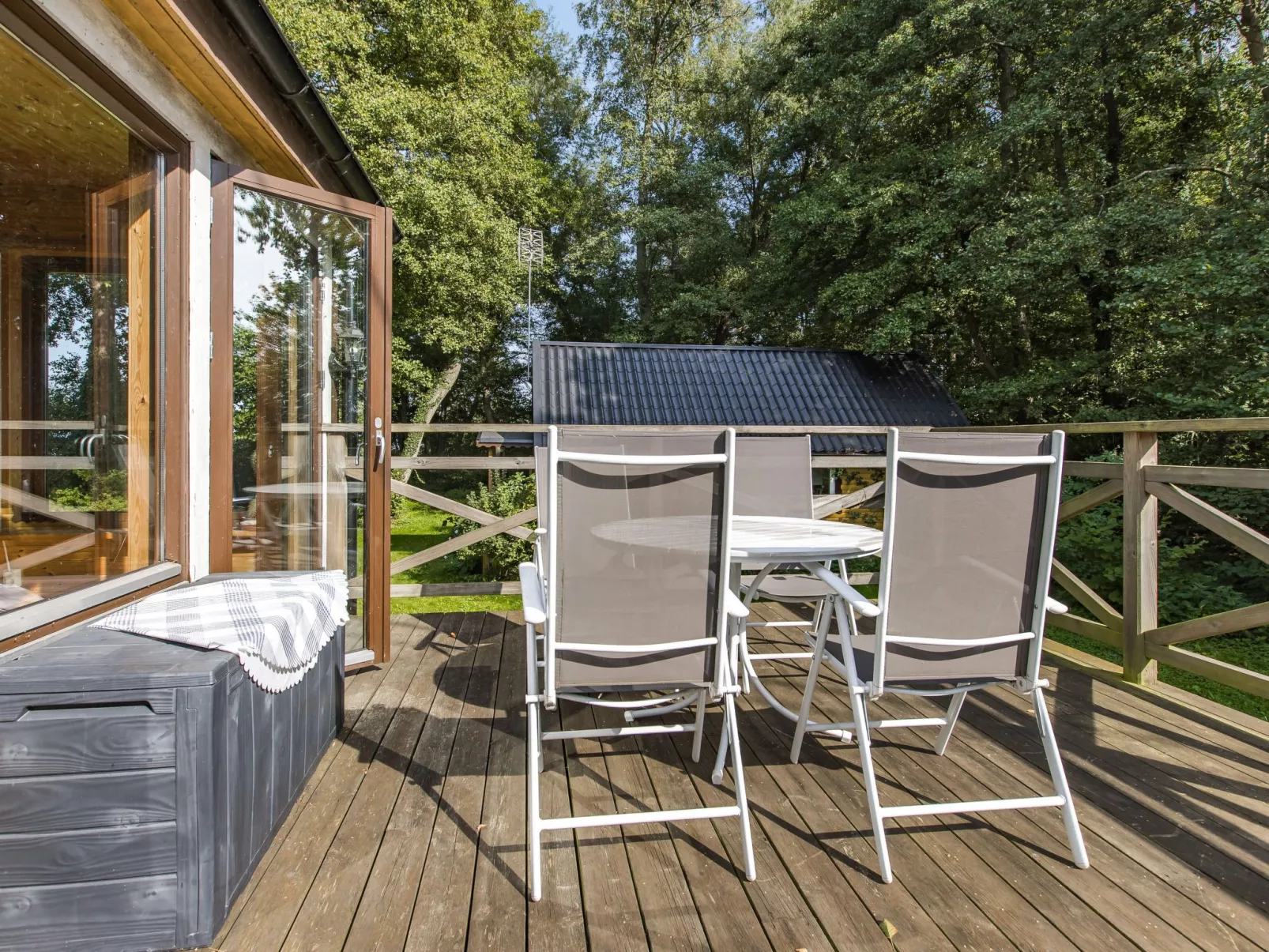 Kjuge Gula Huset-Outside