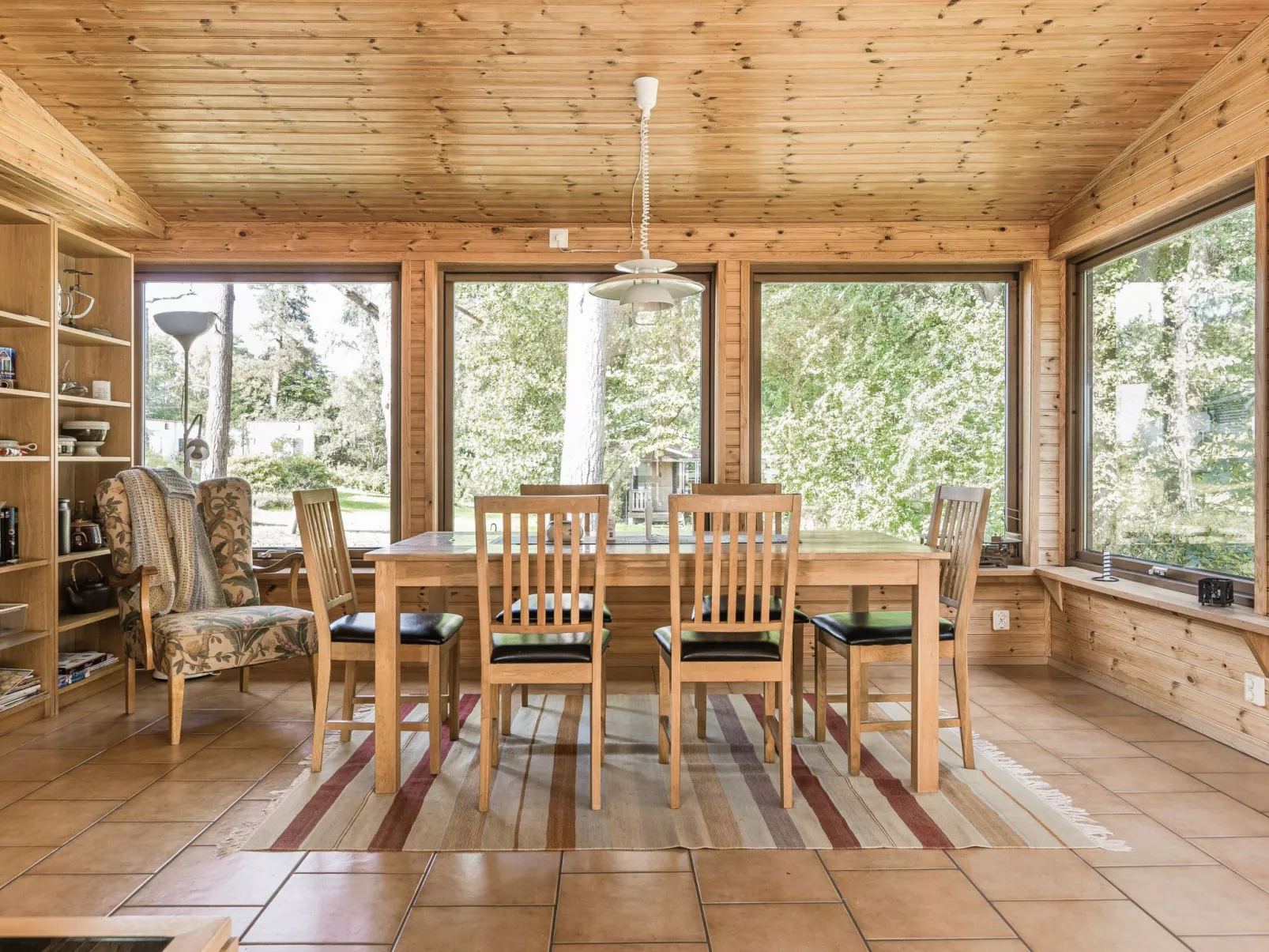 Kjuge Gula Huset-Inside