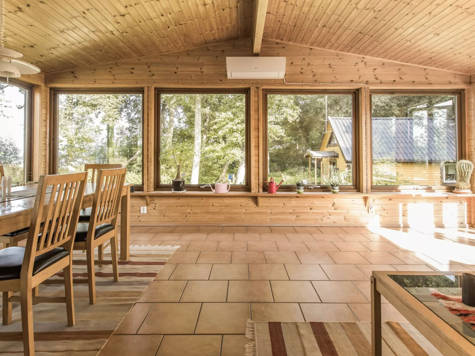 Kjuge Gula Huset-Inside