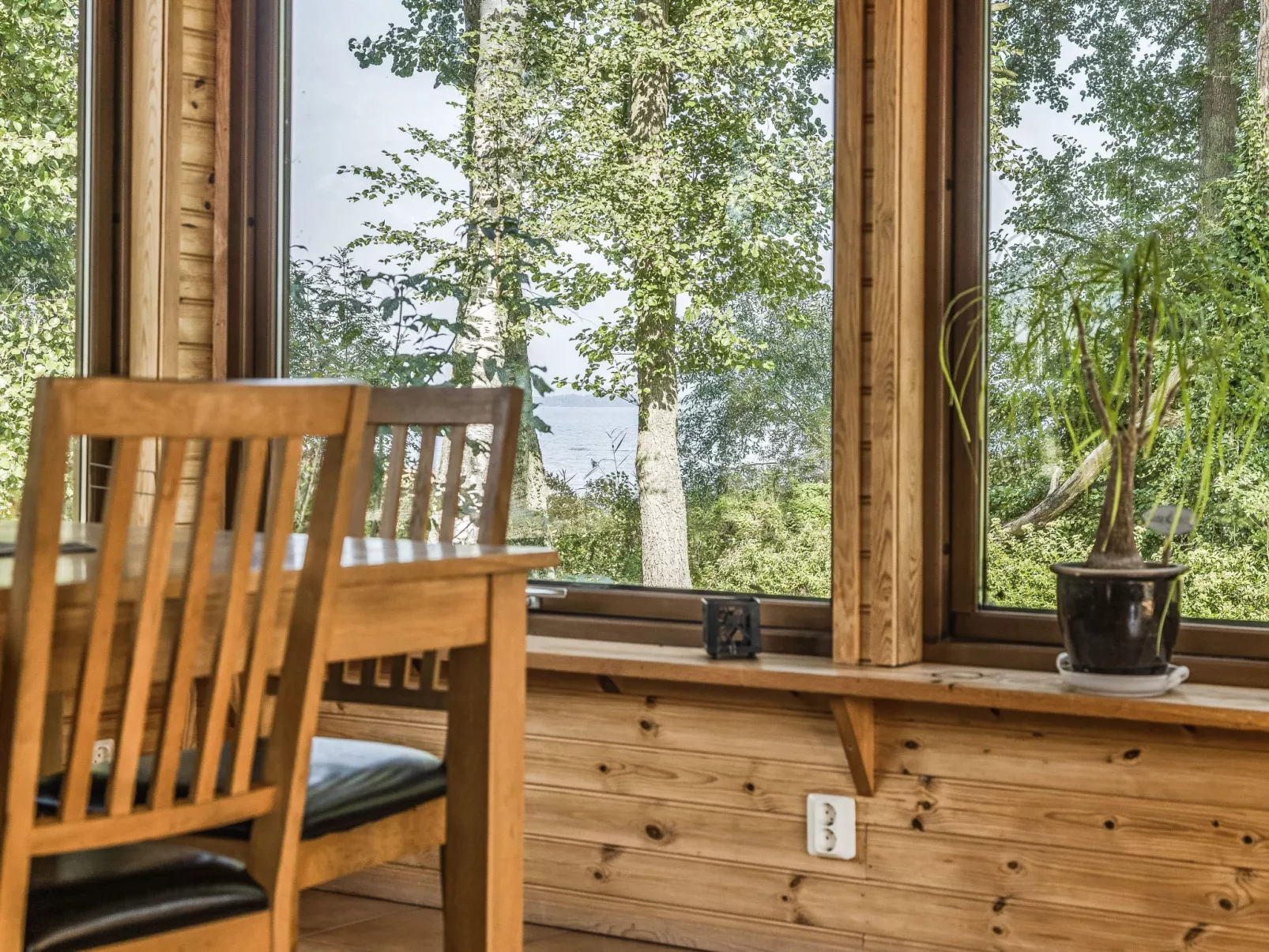 Kjuge Gula Huset-Inside