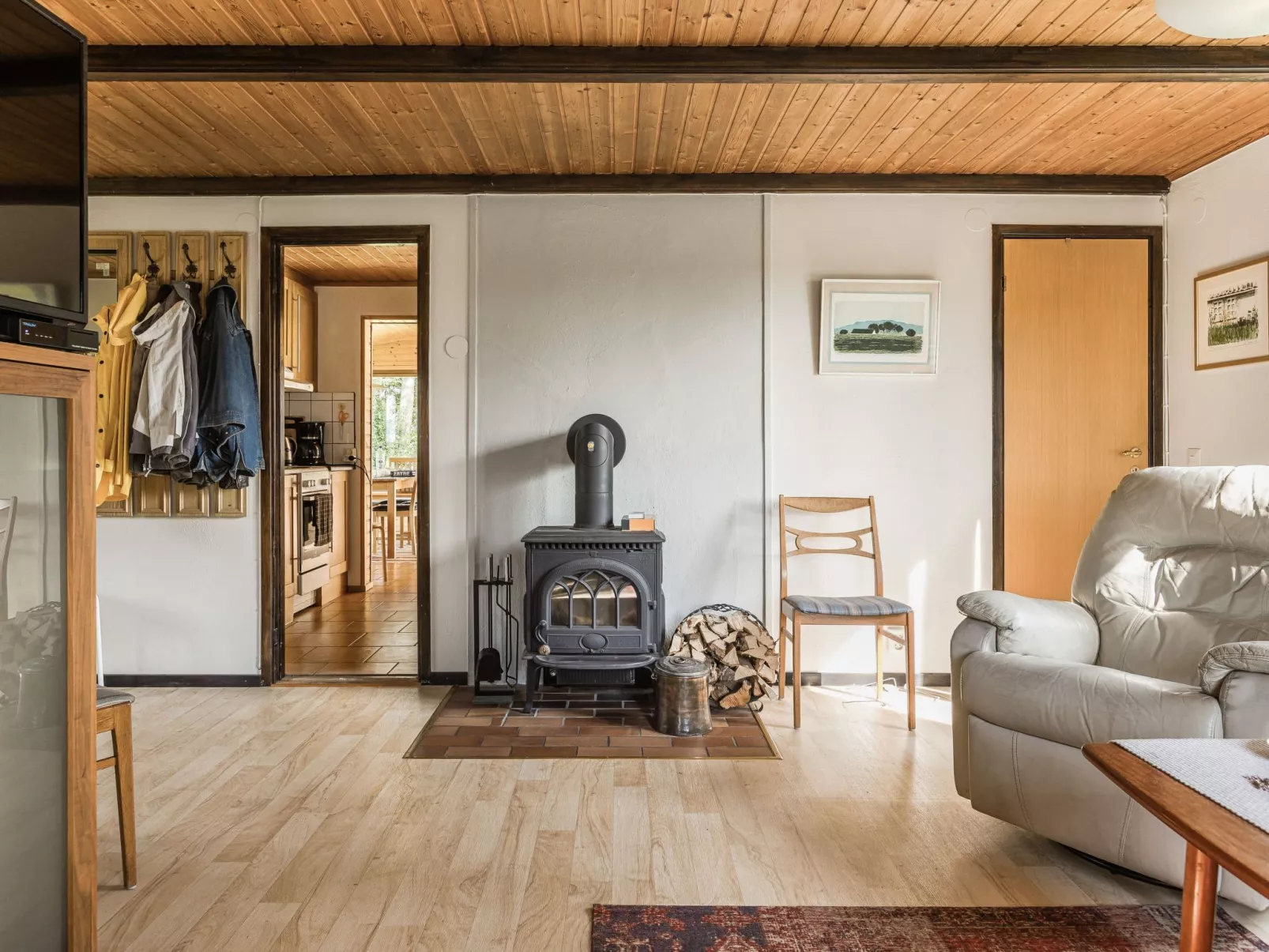 Kjuge Gula Huset-Inside