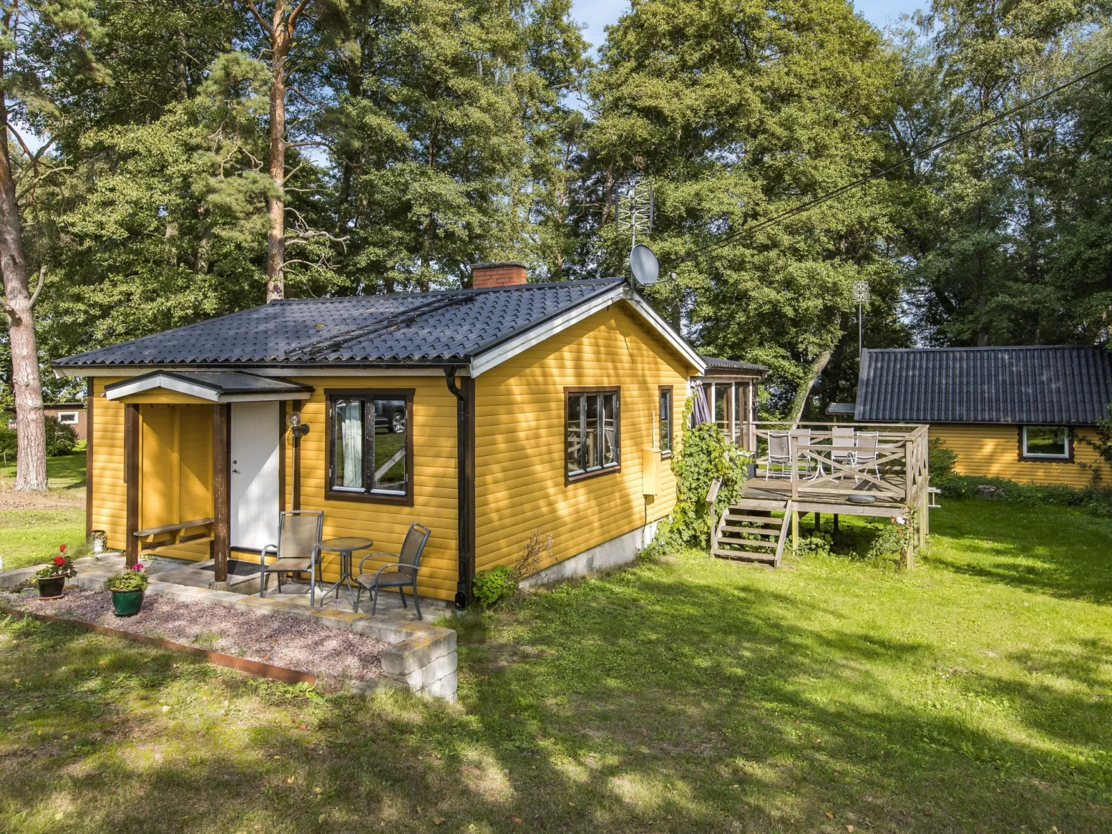 Kjuge Gula Huset-Outside